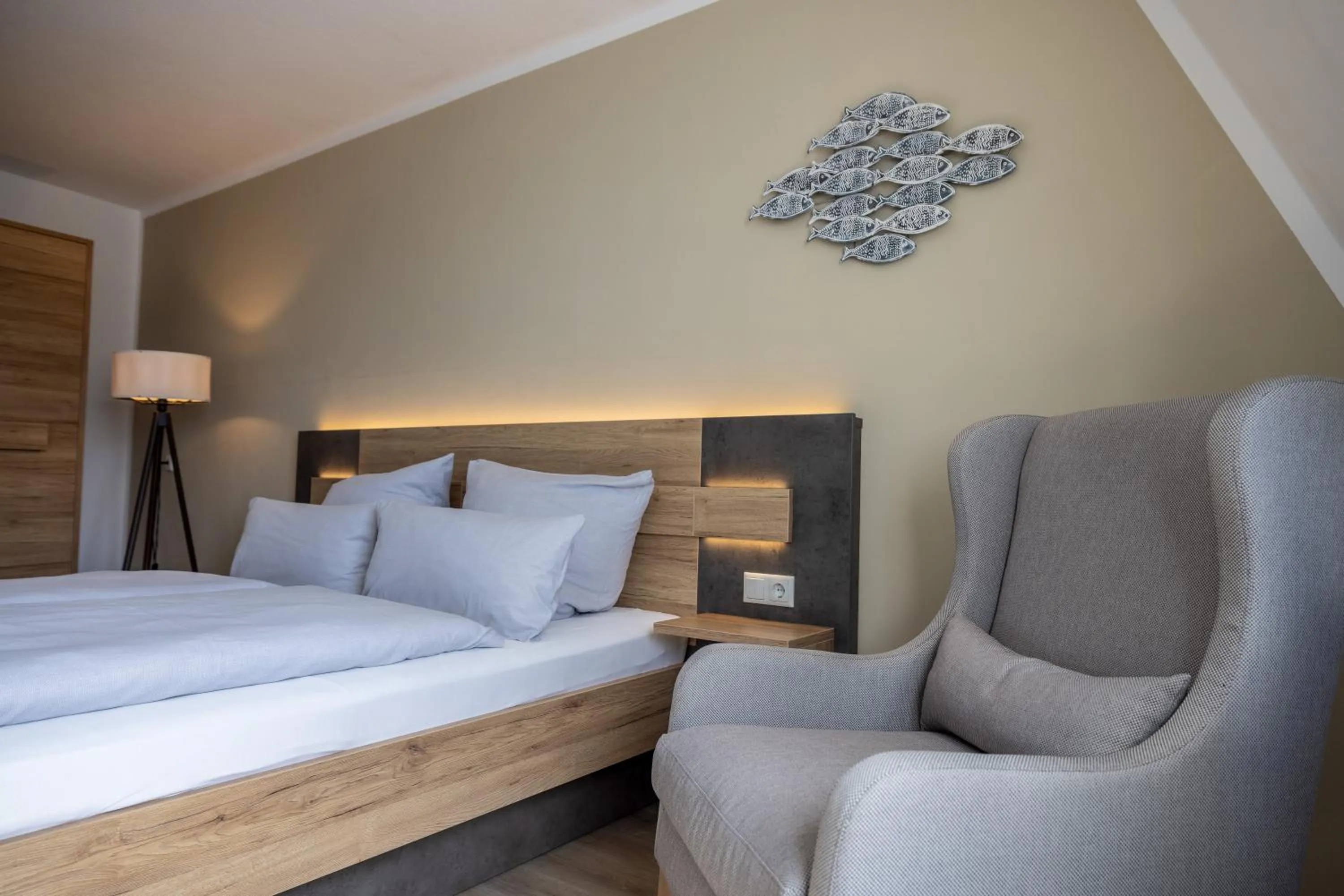 Photo of the whole room, Bed in Hotel Lüttje Burg