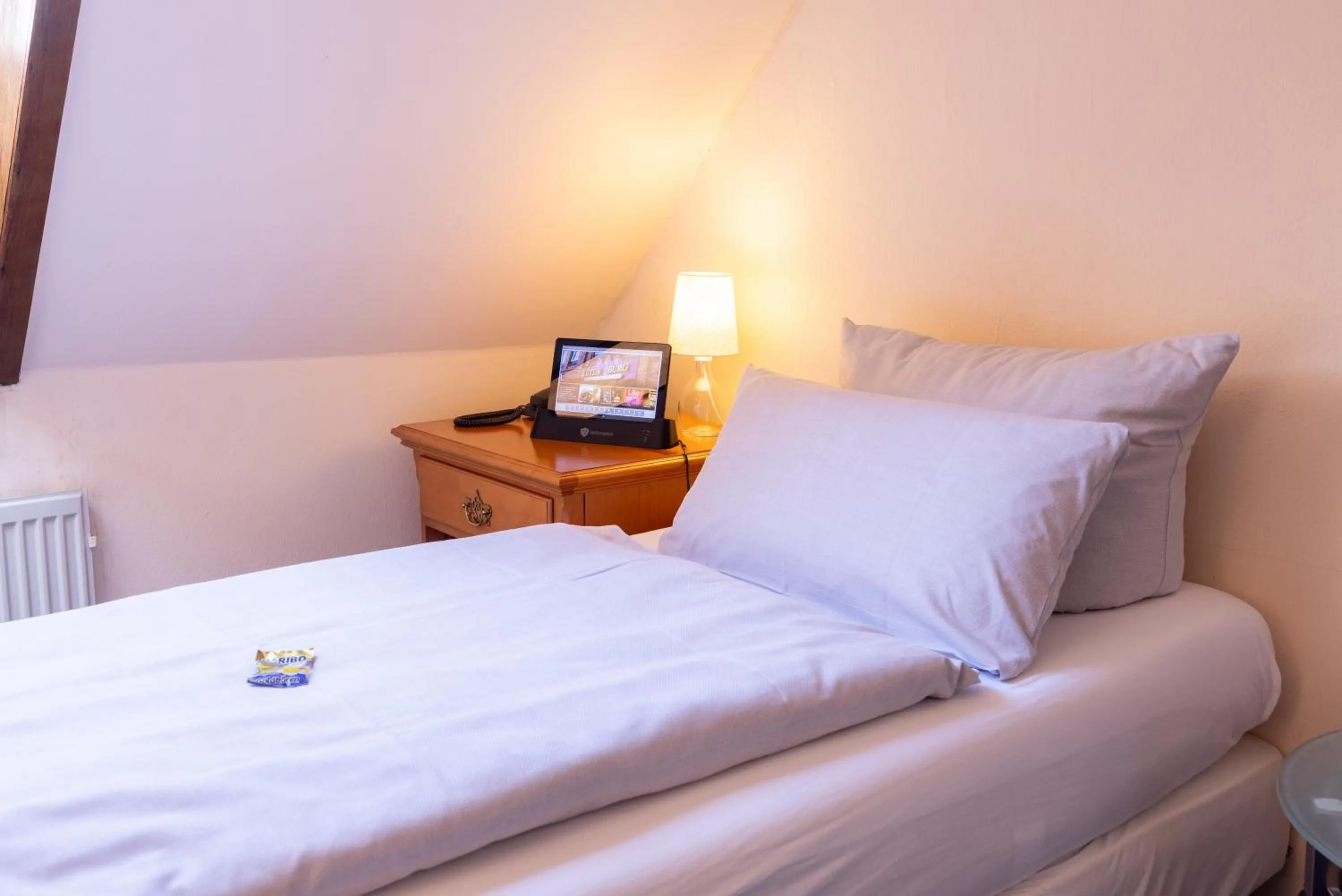 Photo of the whole room, Bed in Hotel Lüttje Burg