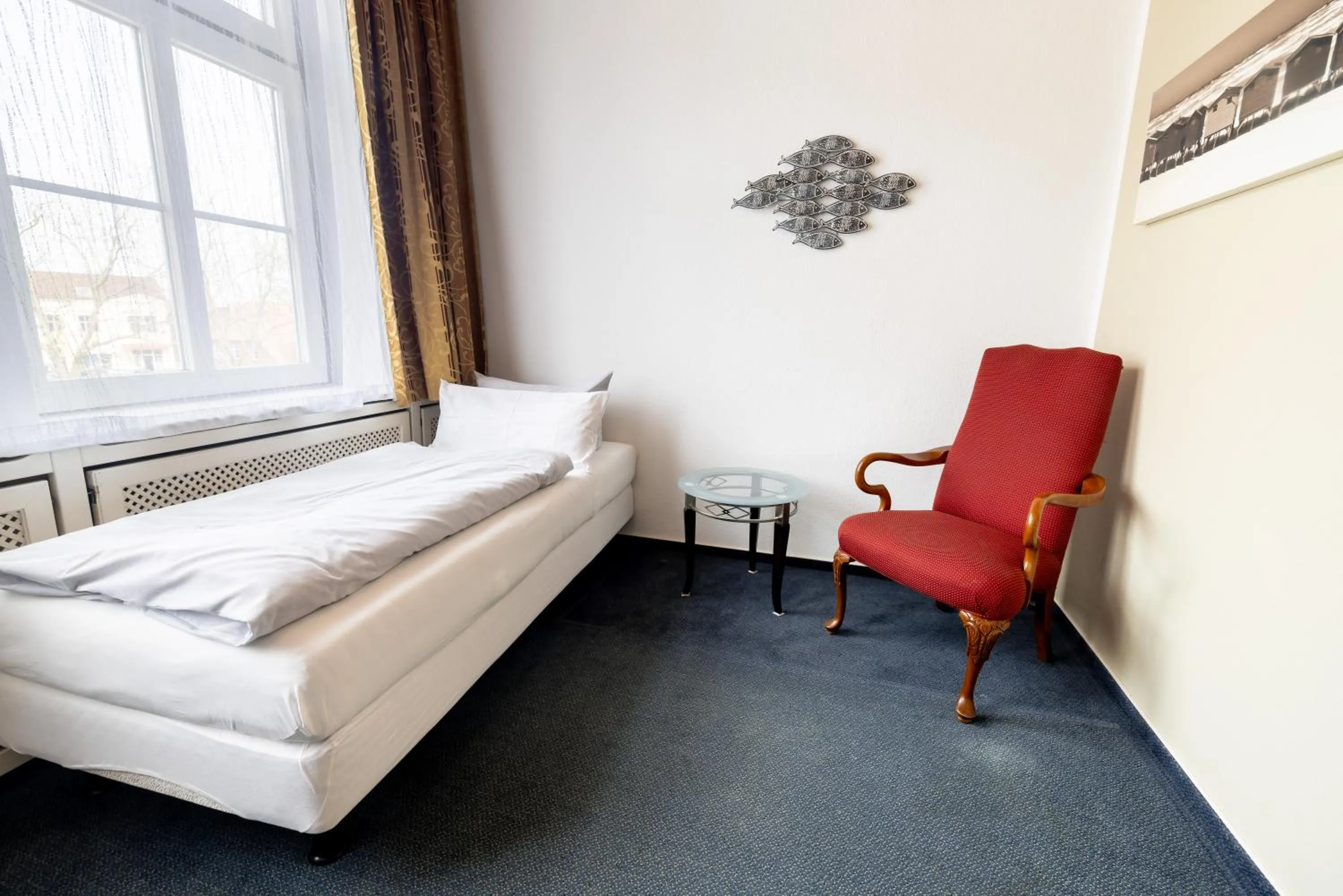 Photo of the whole room, Bed in Hotel Lüttje Burg