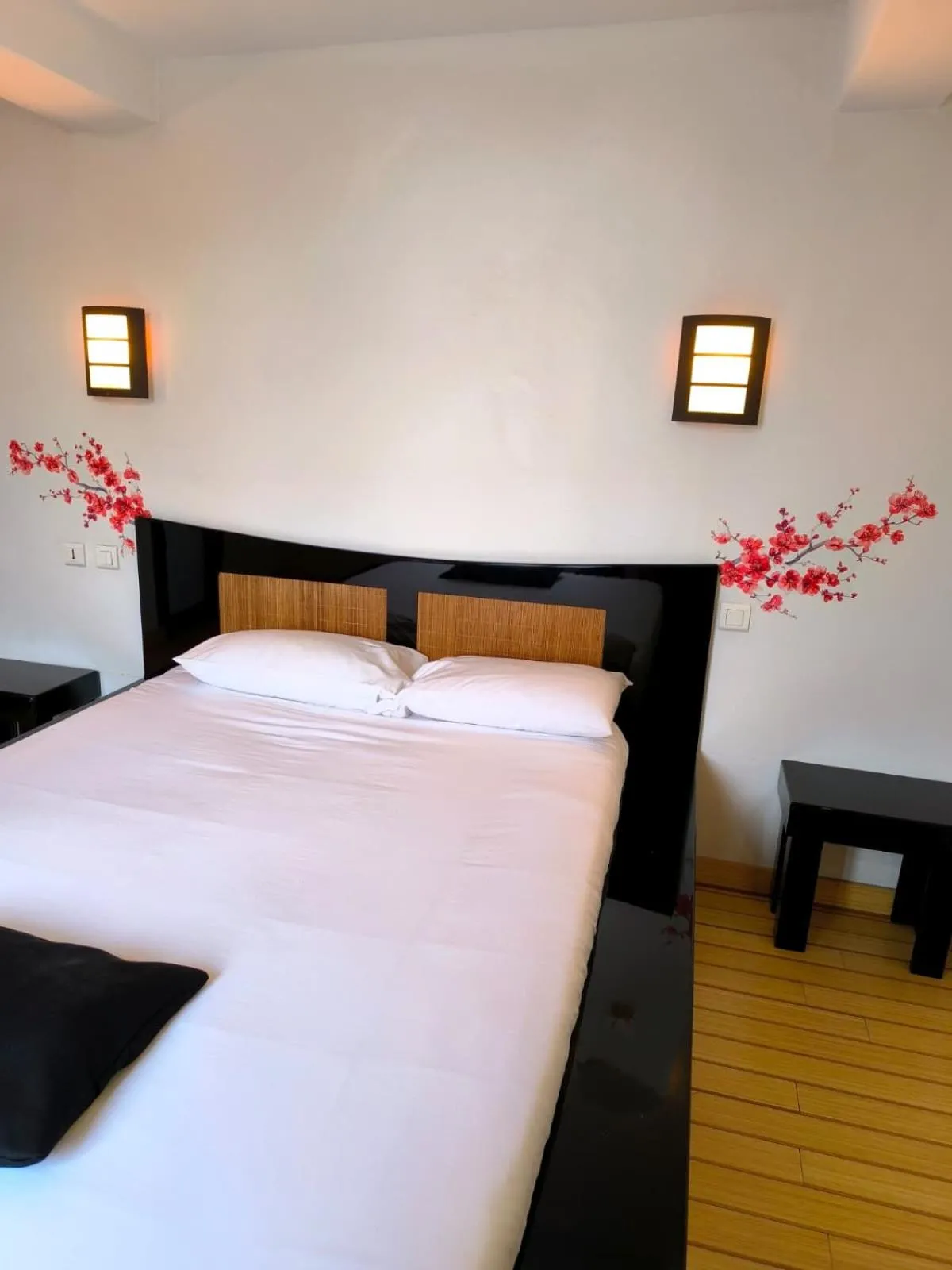 Bed in Hotel L'Astrolabe