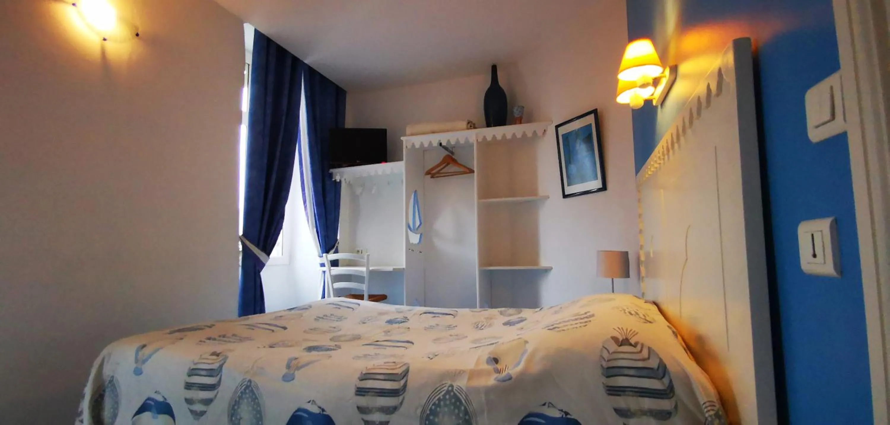 internet, Bed in Hotel L'Astrolabe