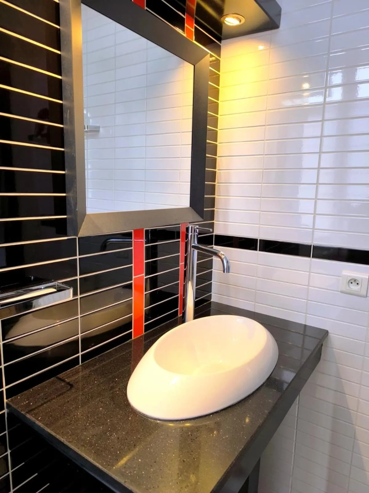 Shower in Hotel L'Astrolabe