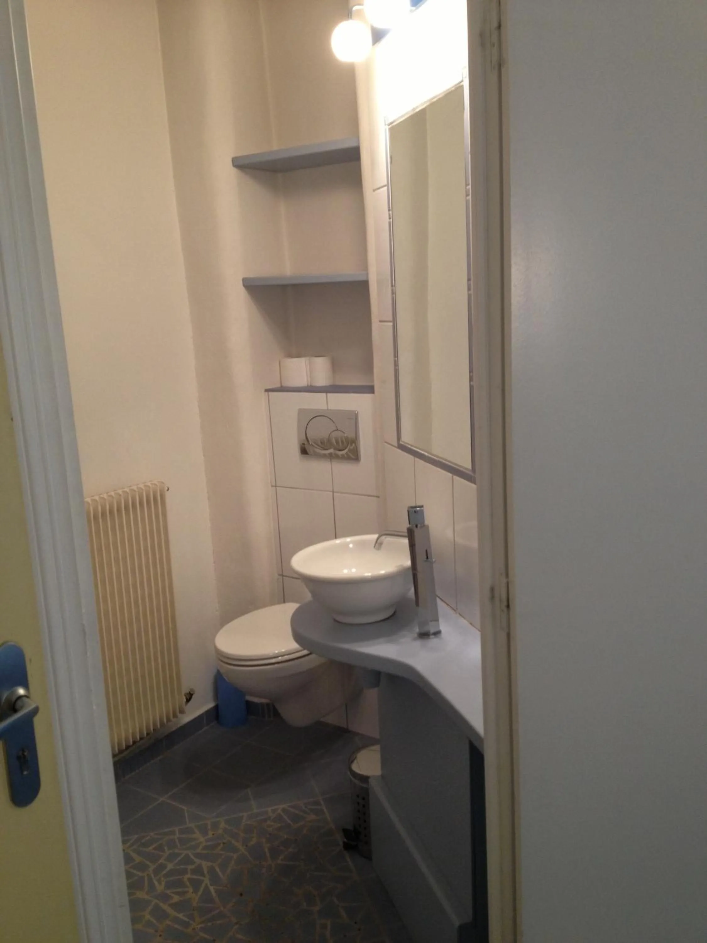 Toilet in Hotel L'Astrolabe
