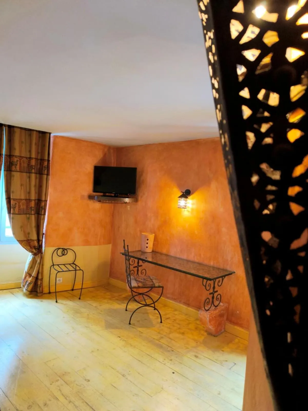 TV and multimedia in Hotel L'Astrolabe
