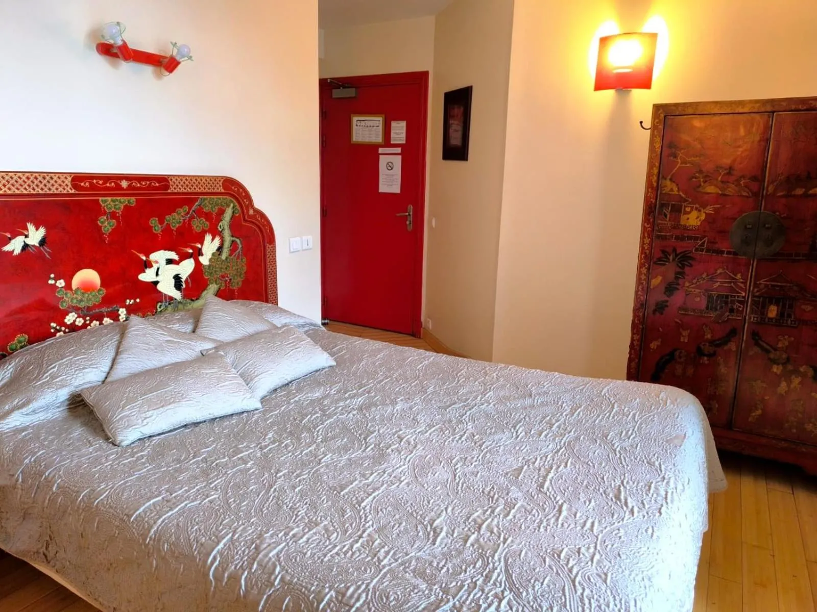 Business facilities, Bed in Hotel L'Astrolabe
