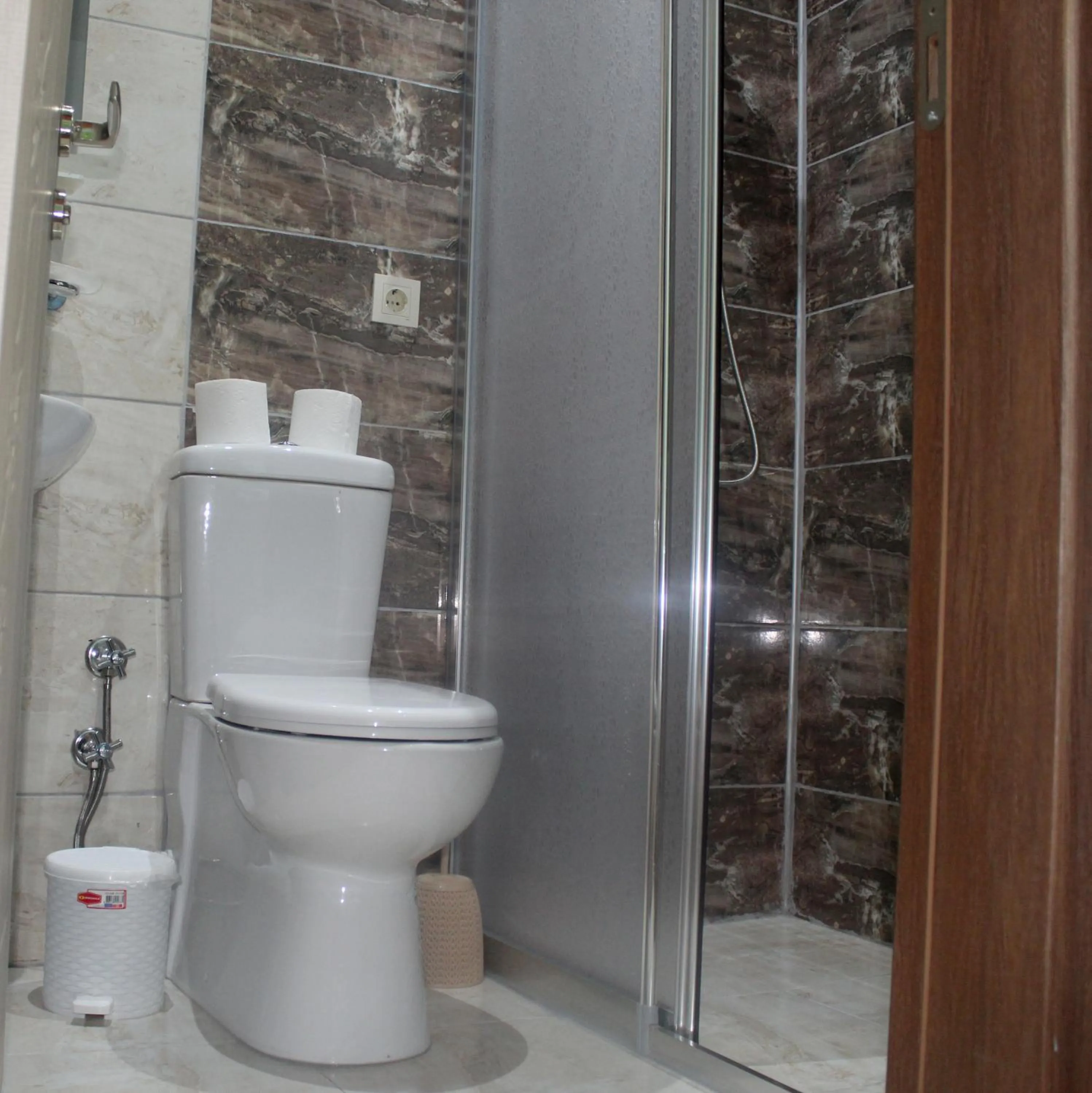 Shower in Hotel Megaron