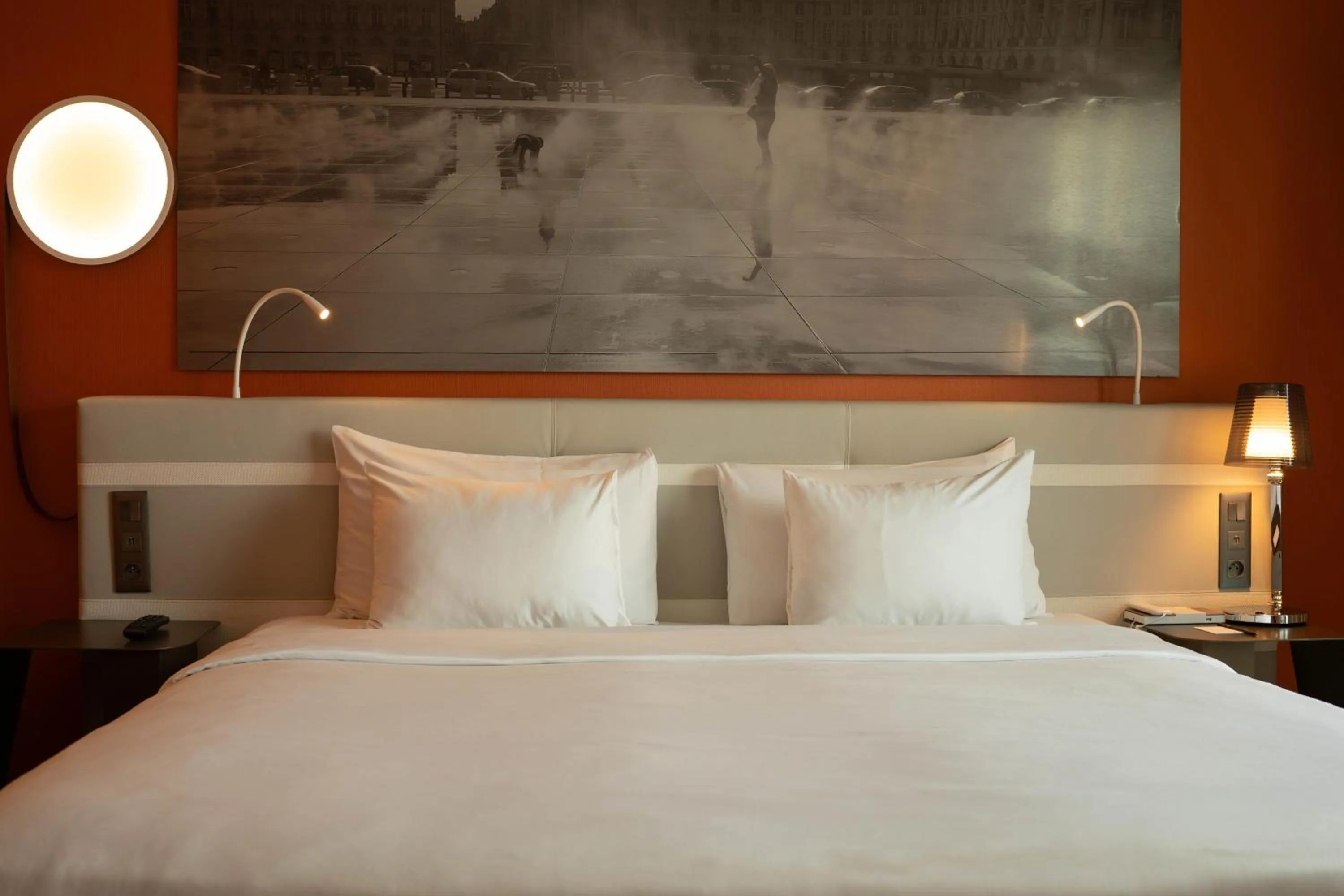 Bedroom, Bed in Radisson Blu Hotel Bordeaux