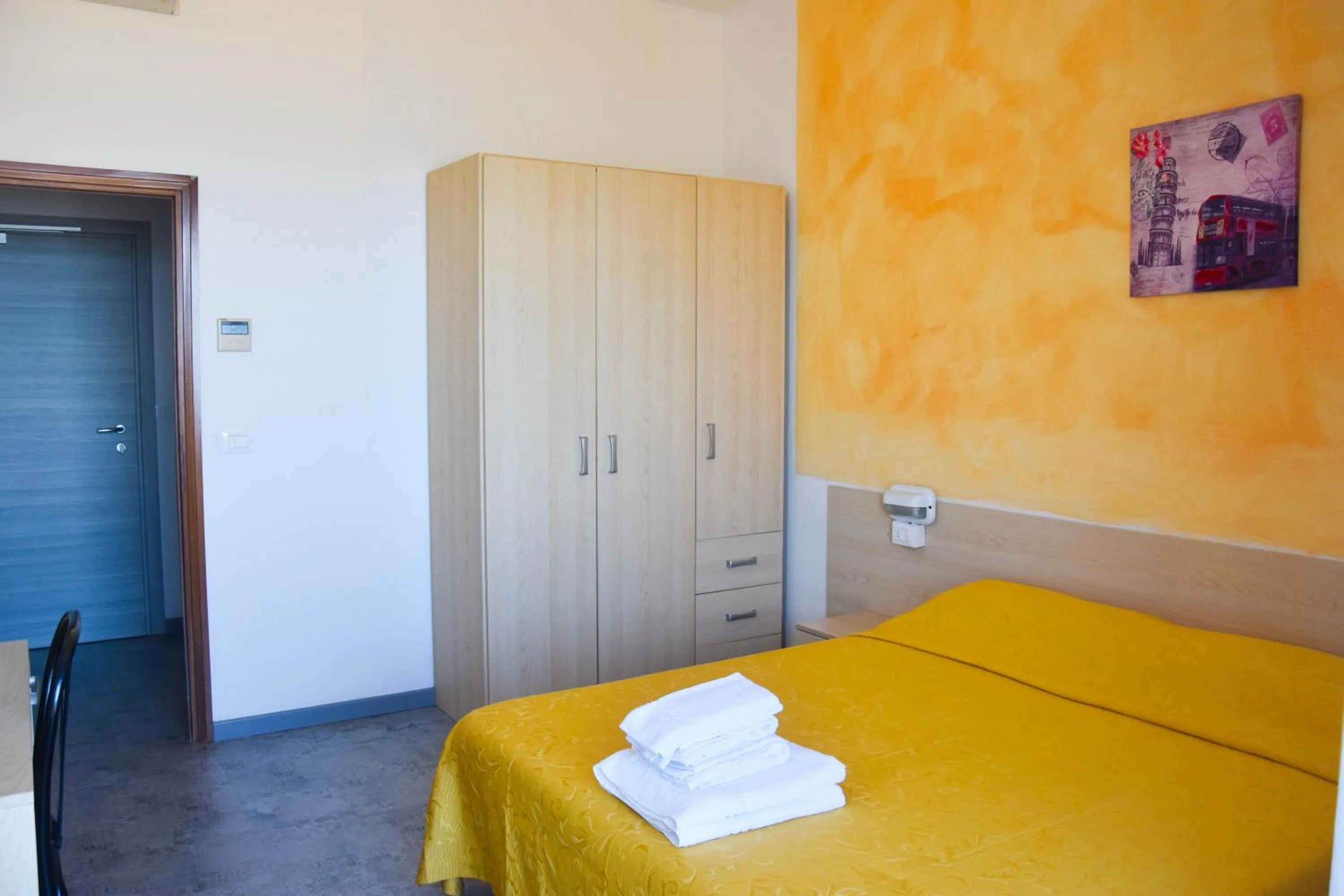 Photo of the whole room in Hotel Suprem sul Mare