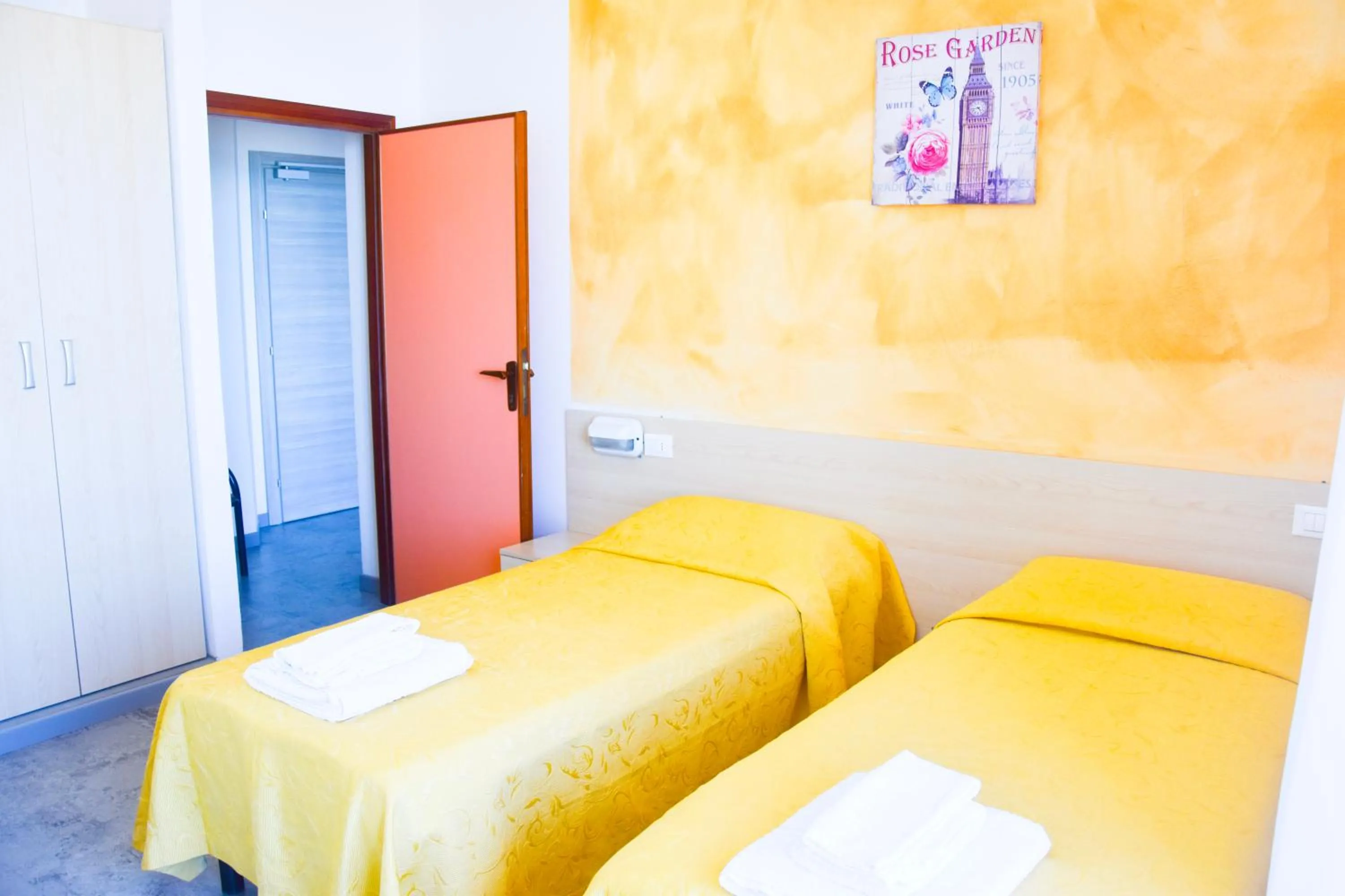 Photo of the whole room in Hotel Suprem sul Mare