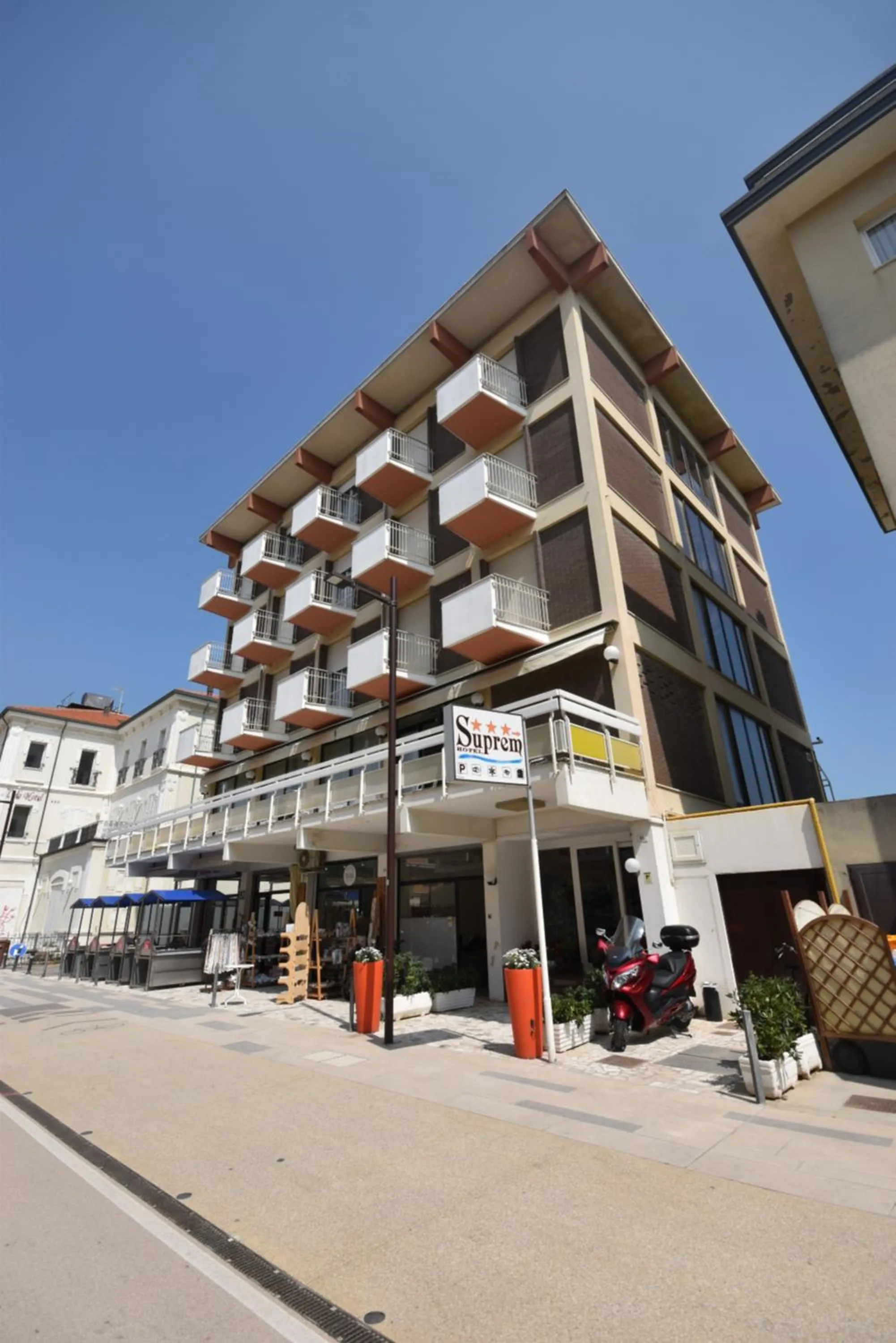 Property building in Hotel Suprem sul Mare