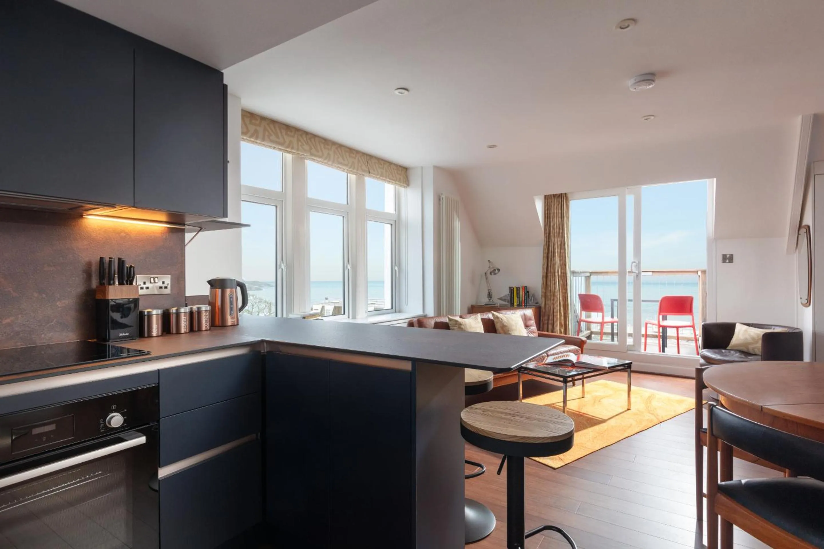 Kitchen or kitchenette in Chelsea House Holiday Apartments