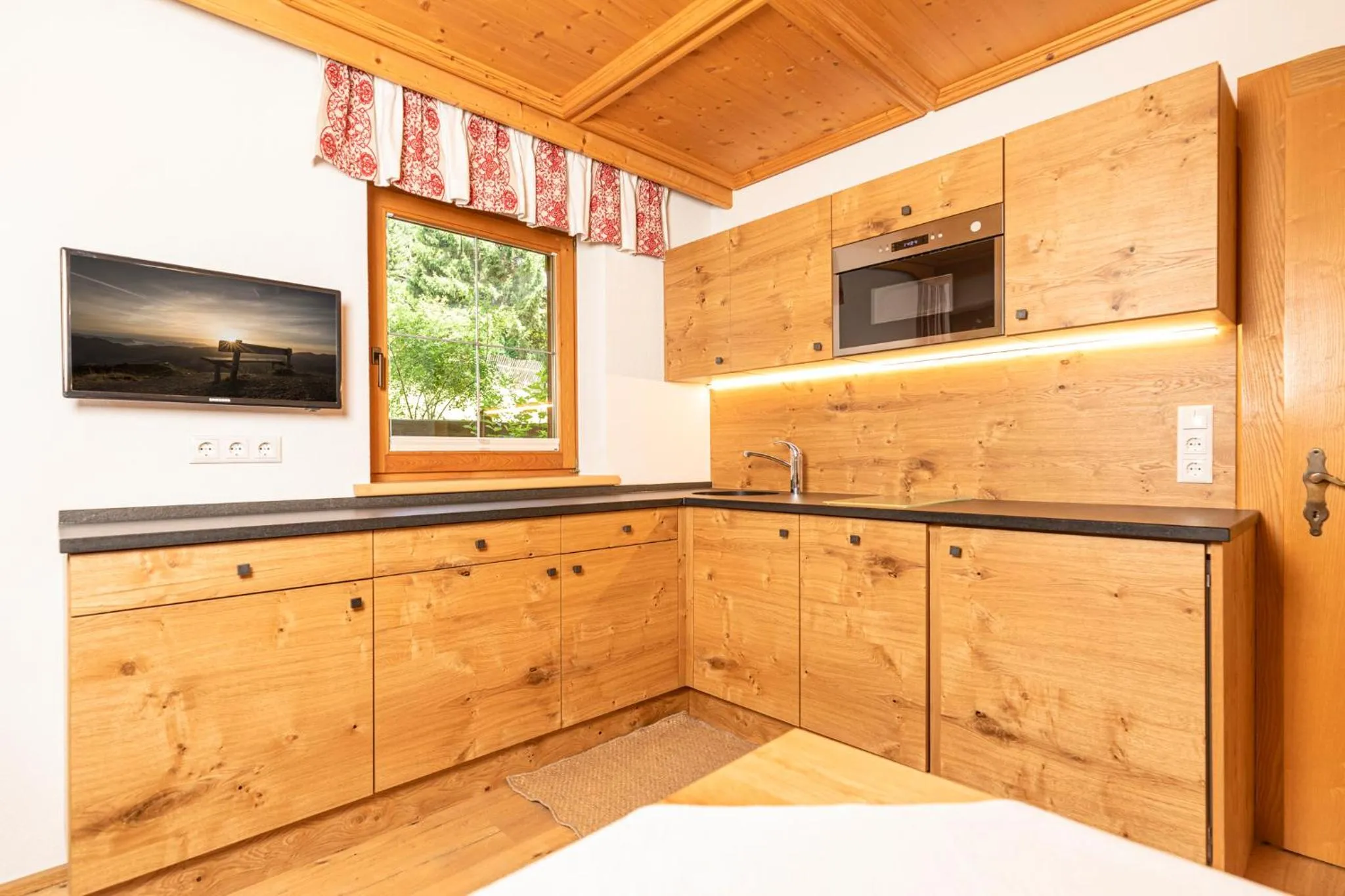 Kitchen or kitchenette in Gästehaus Gratlspitz