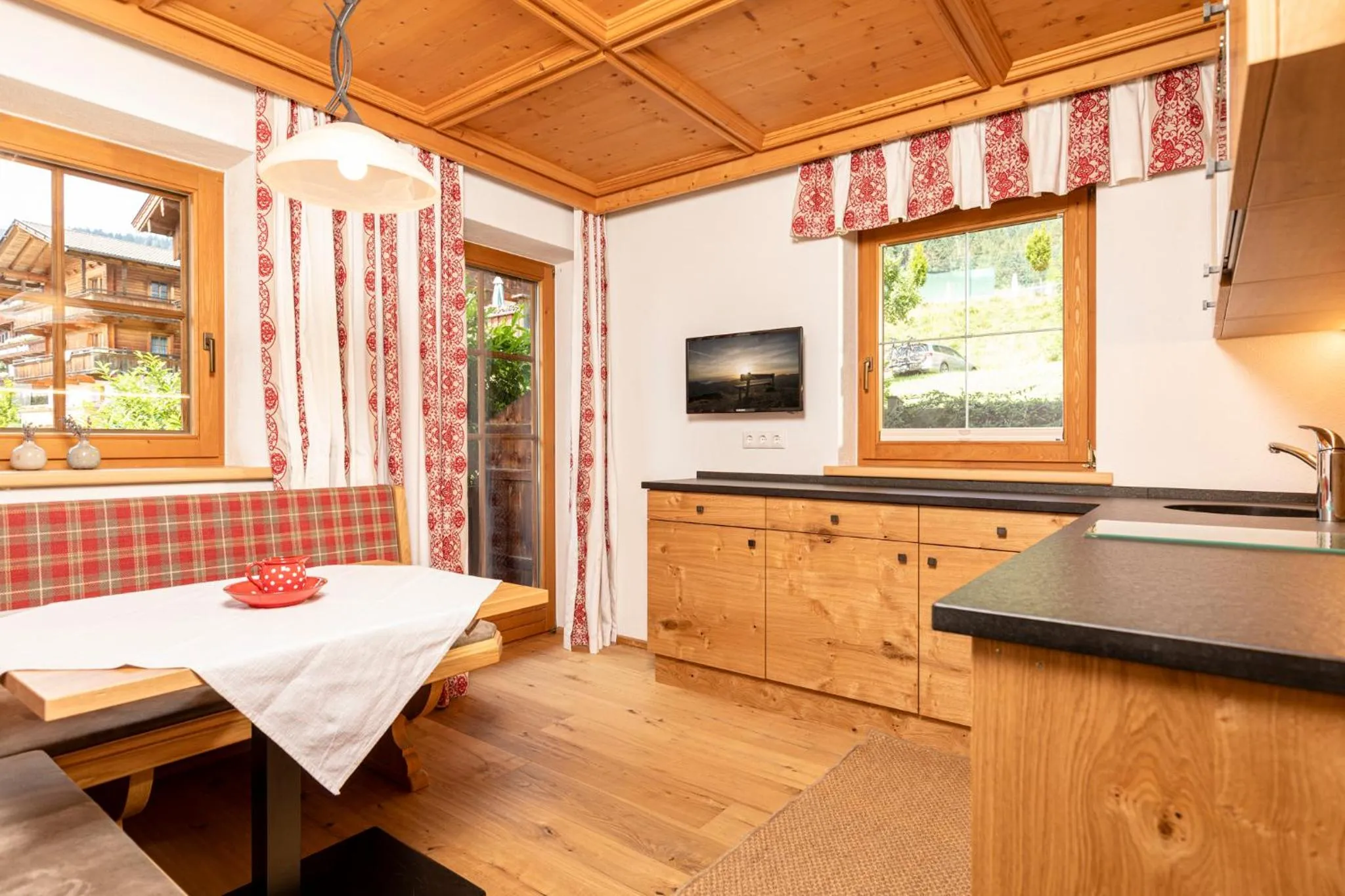 Kitchen or kitchenette in Gästehaus Gratlspitz