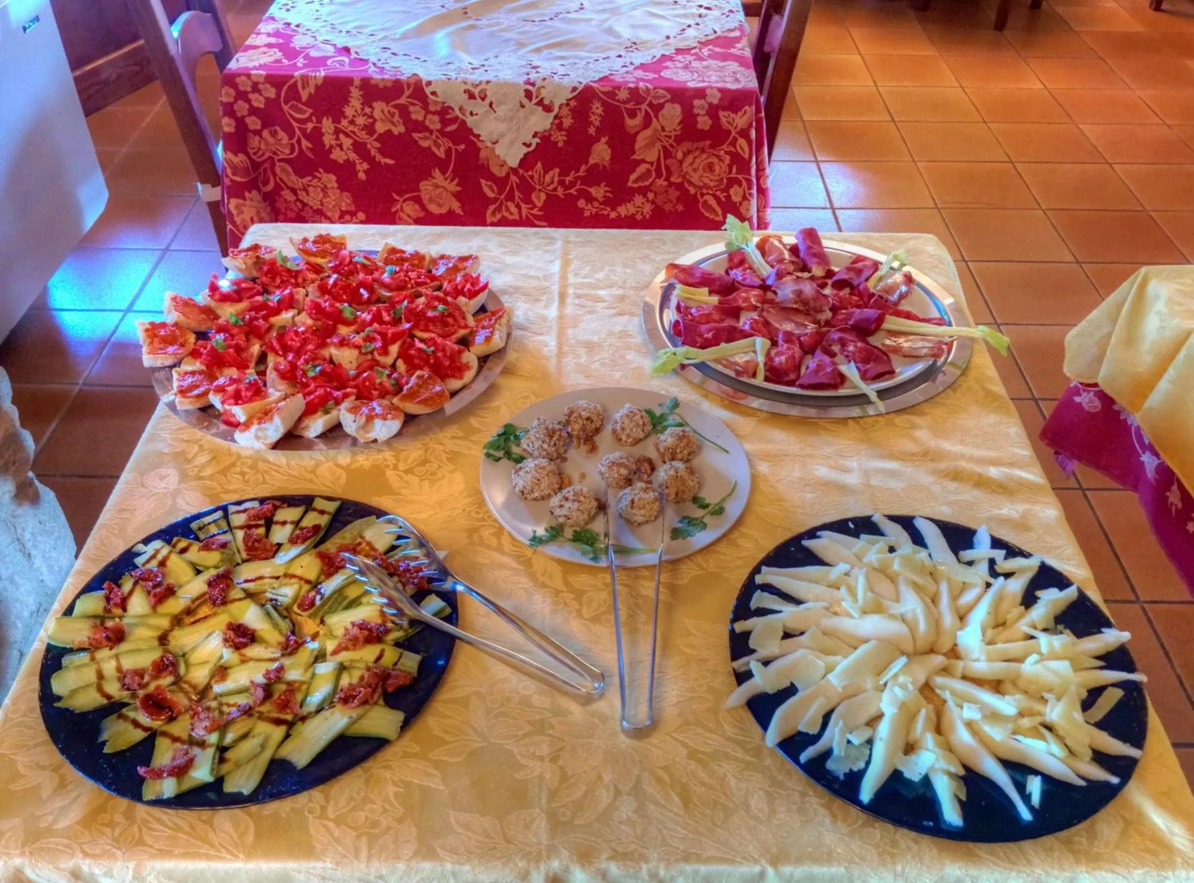 Buffet breakfast in Hotel Residence Villa Rioddi