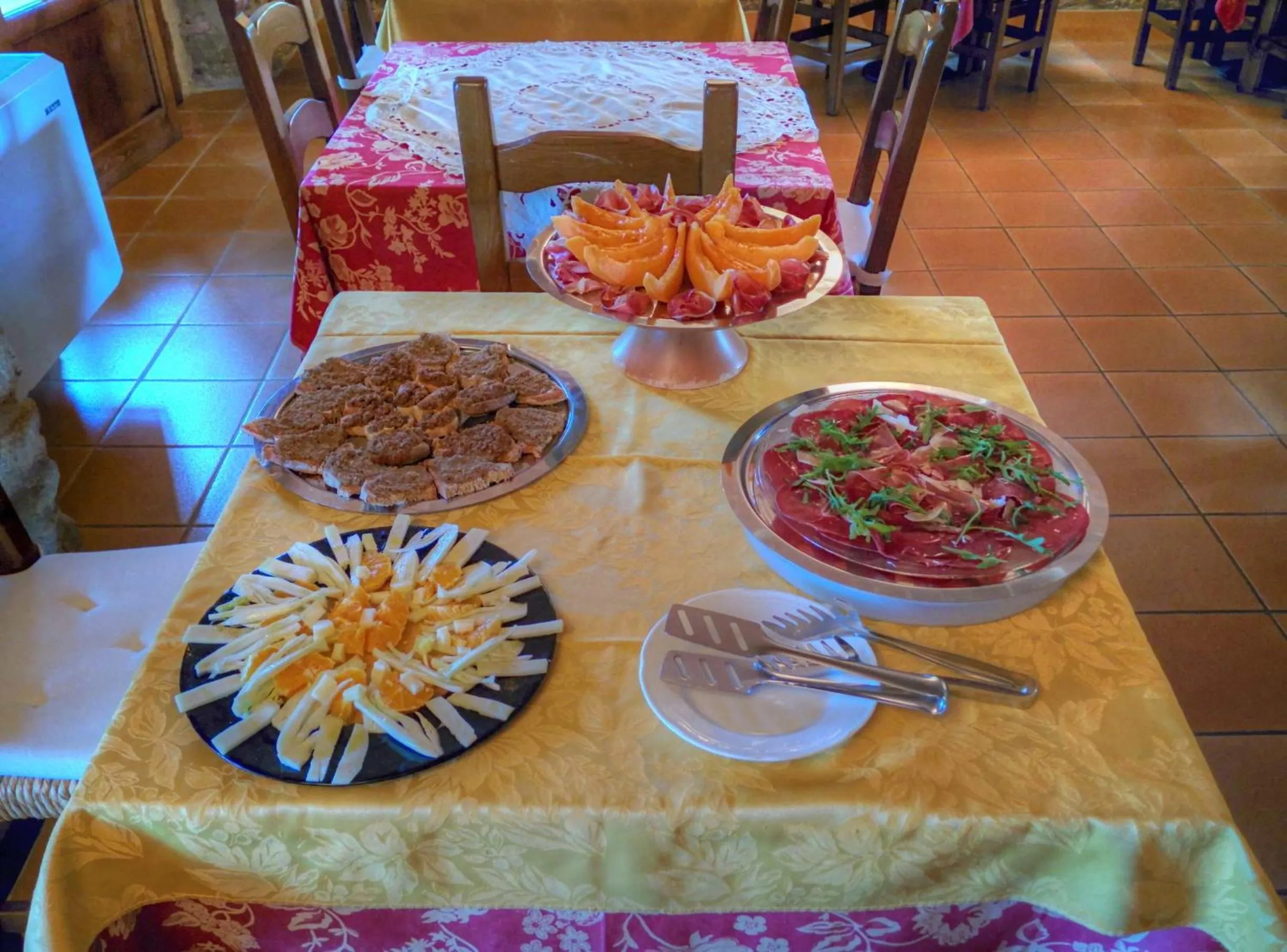 Buffet breakfast in Hotel Residence Villa Rioddi