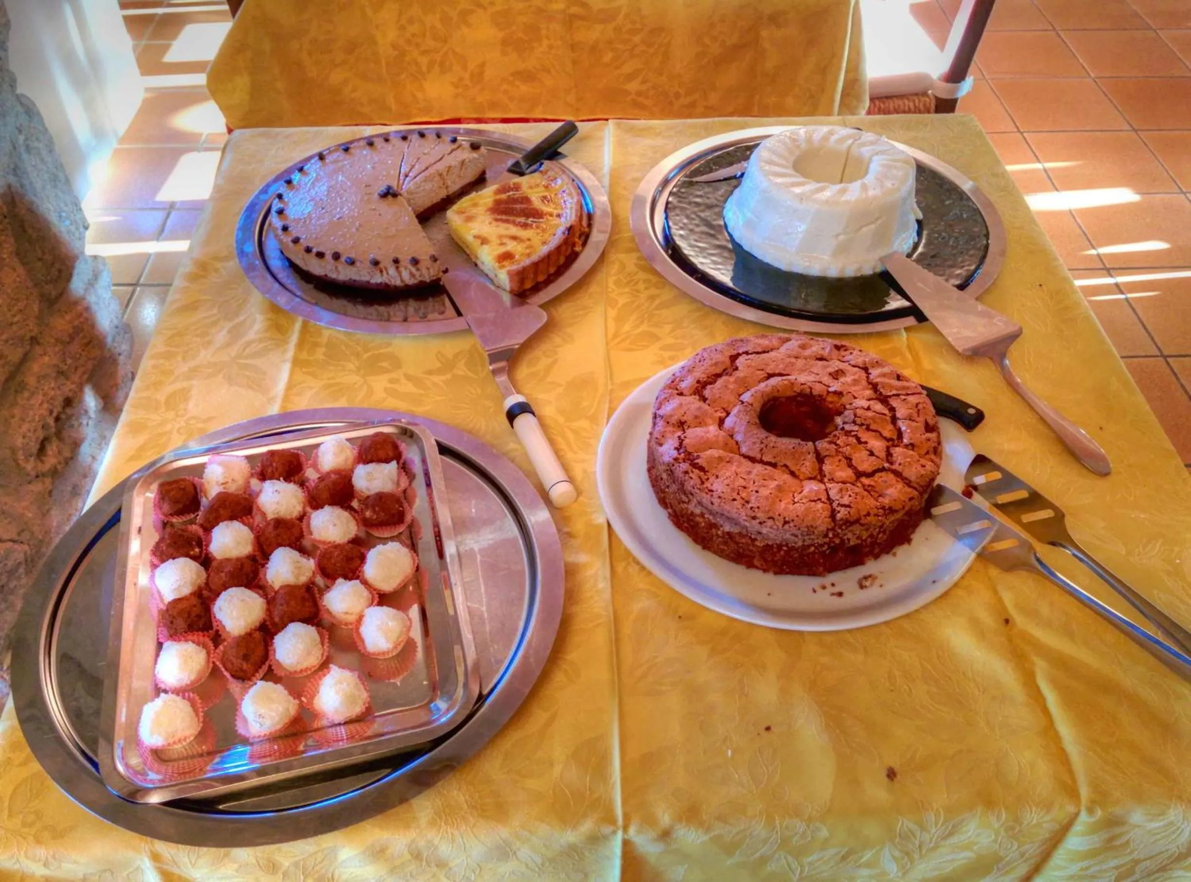 Buffet breakfast in Hotel Residence Villa Rioddi