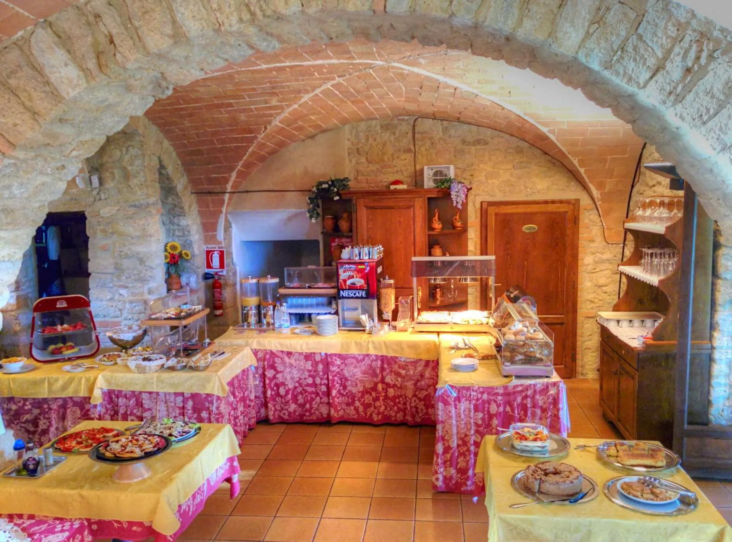 Buffet breakfast in Hotel Residence Villa Rioddi