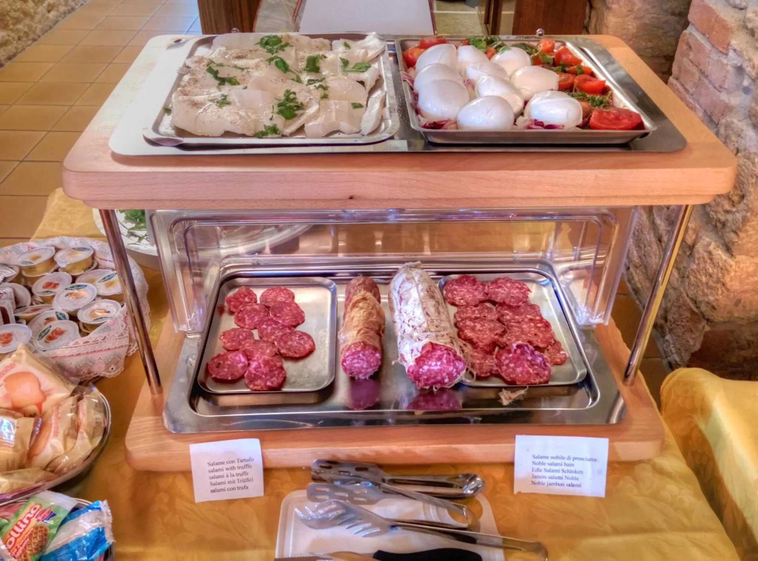 Buffet breakfast in Hotel Residence Villa Rioddi