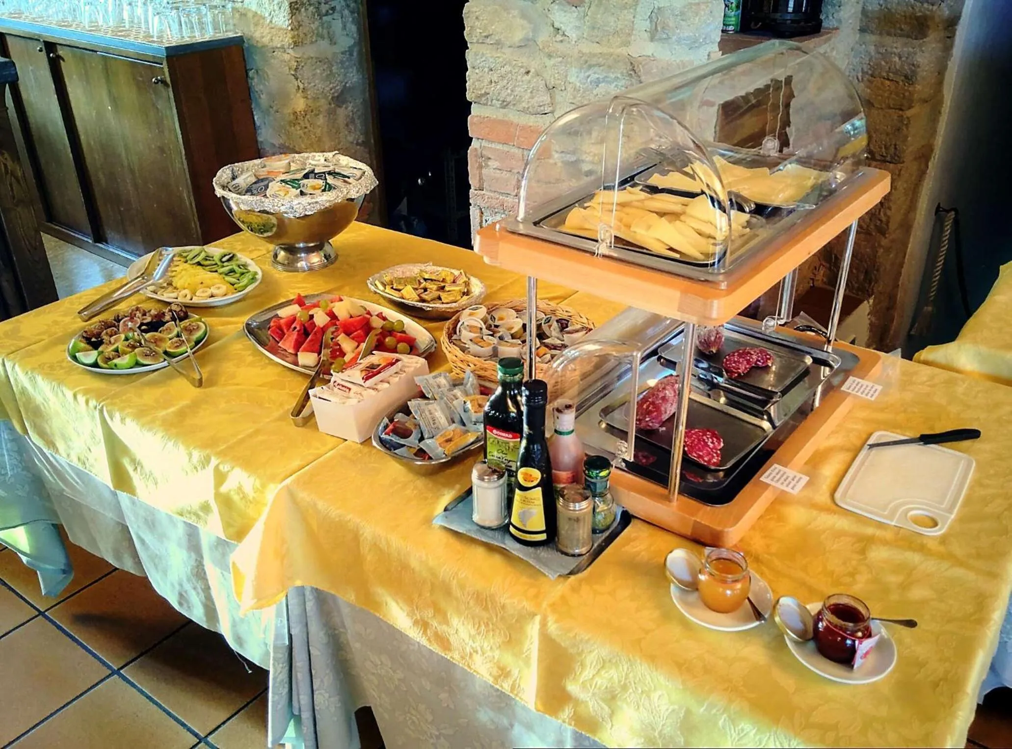 Buffet breakfast in Hotel Residence Villa Rioddi