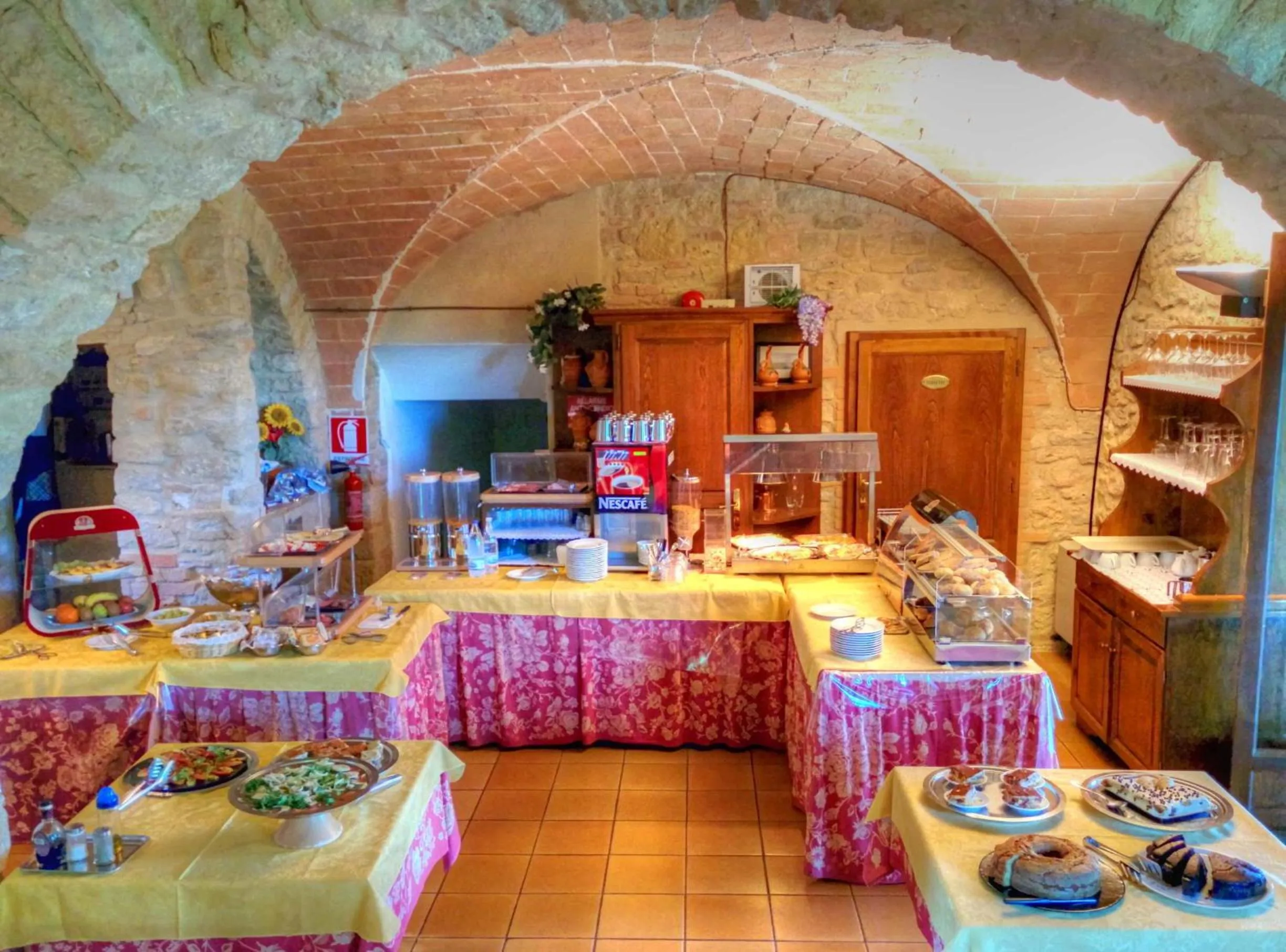 Buffet breakfast in Hotel Residence Villa Rioddi