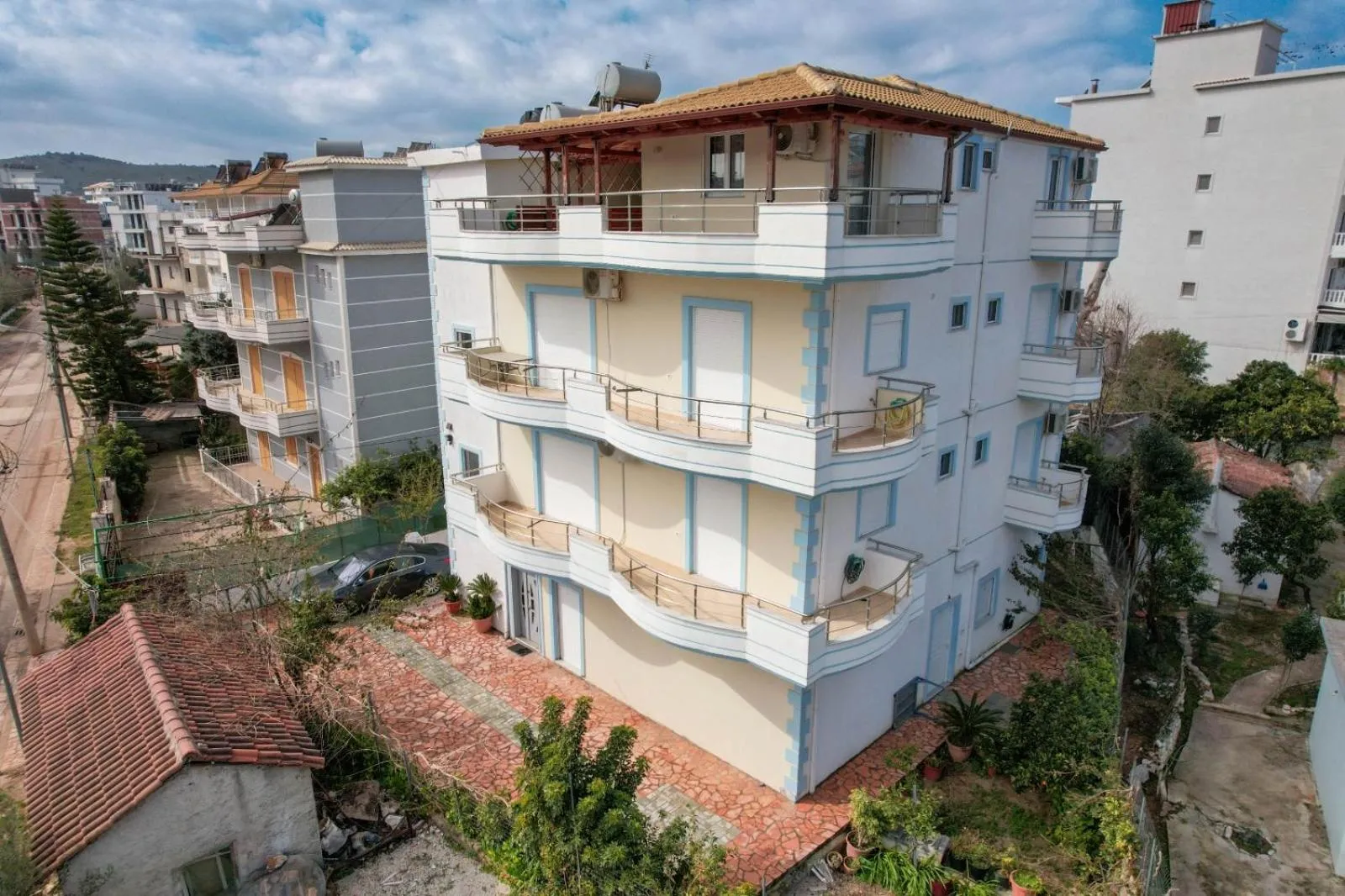 Kristal Apartments