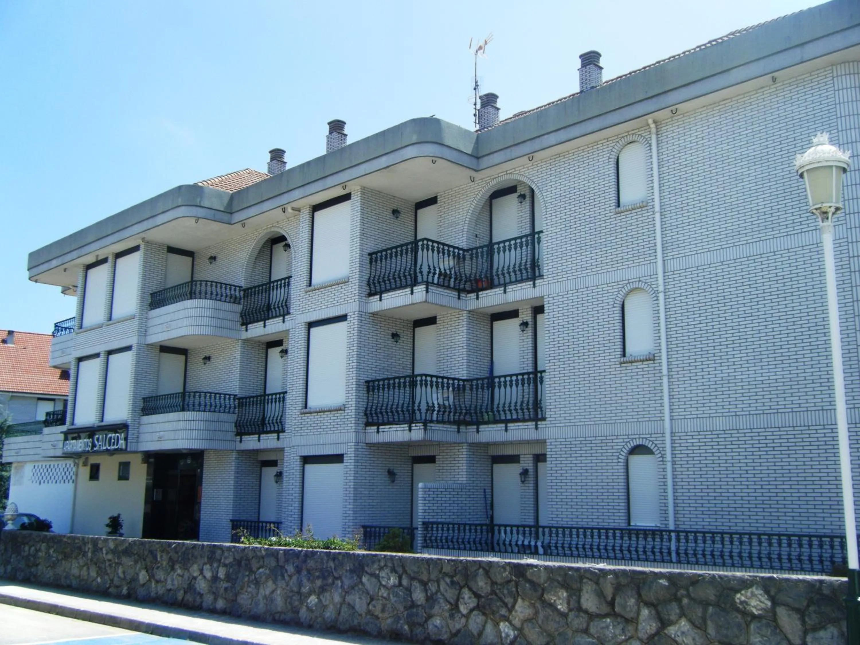 Facade/entrance in Apartamentos Salceda