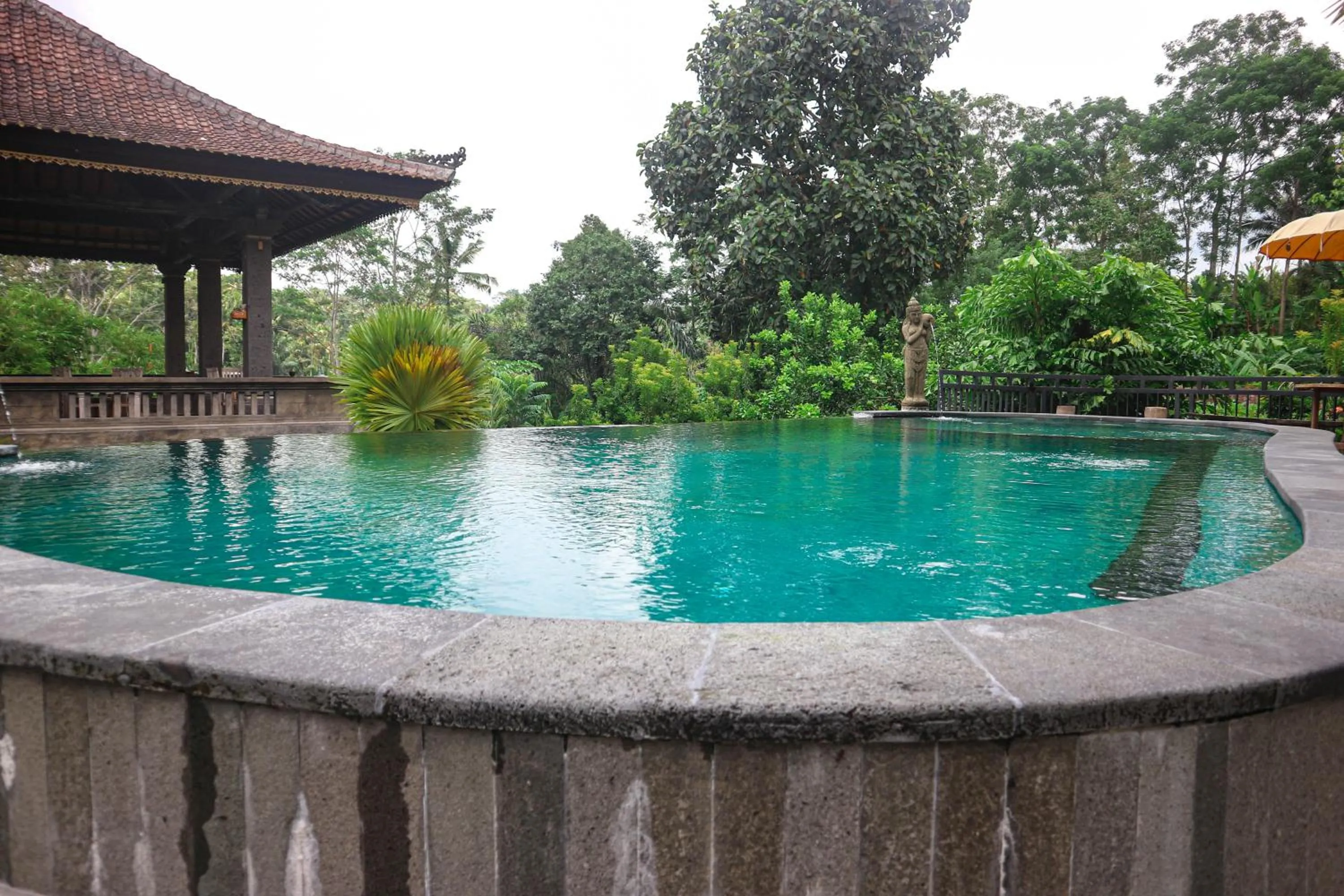 Swimming pool in The Lumbung Jaya by Uniquecations