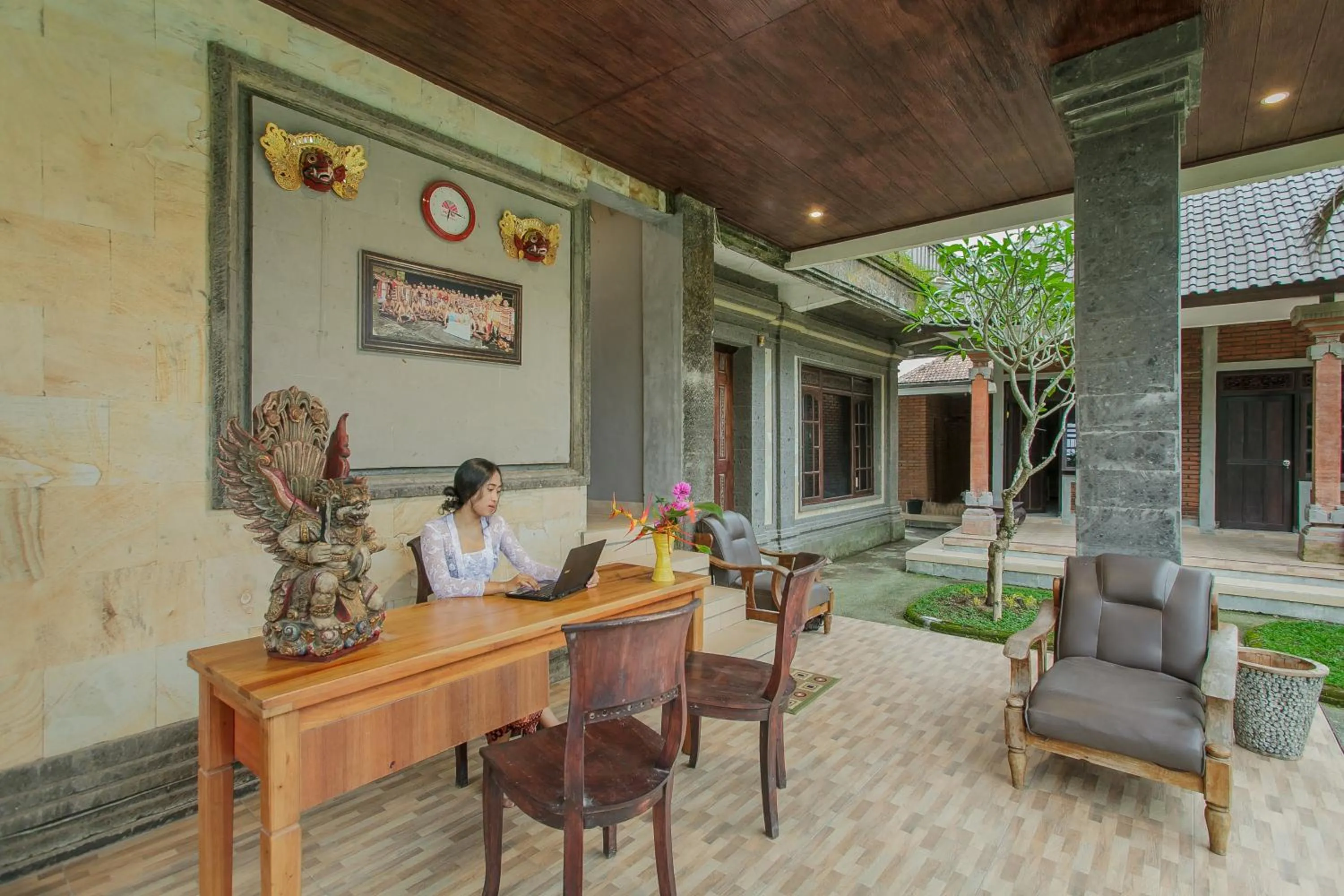 Lobby or reception in The Lumbung Jaya by Uniquecations