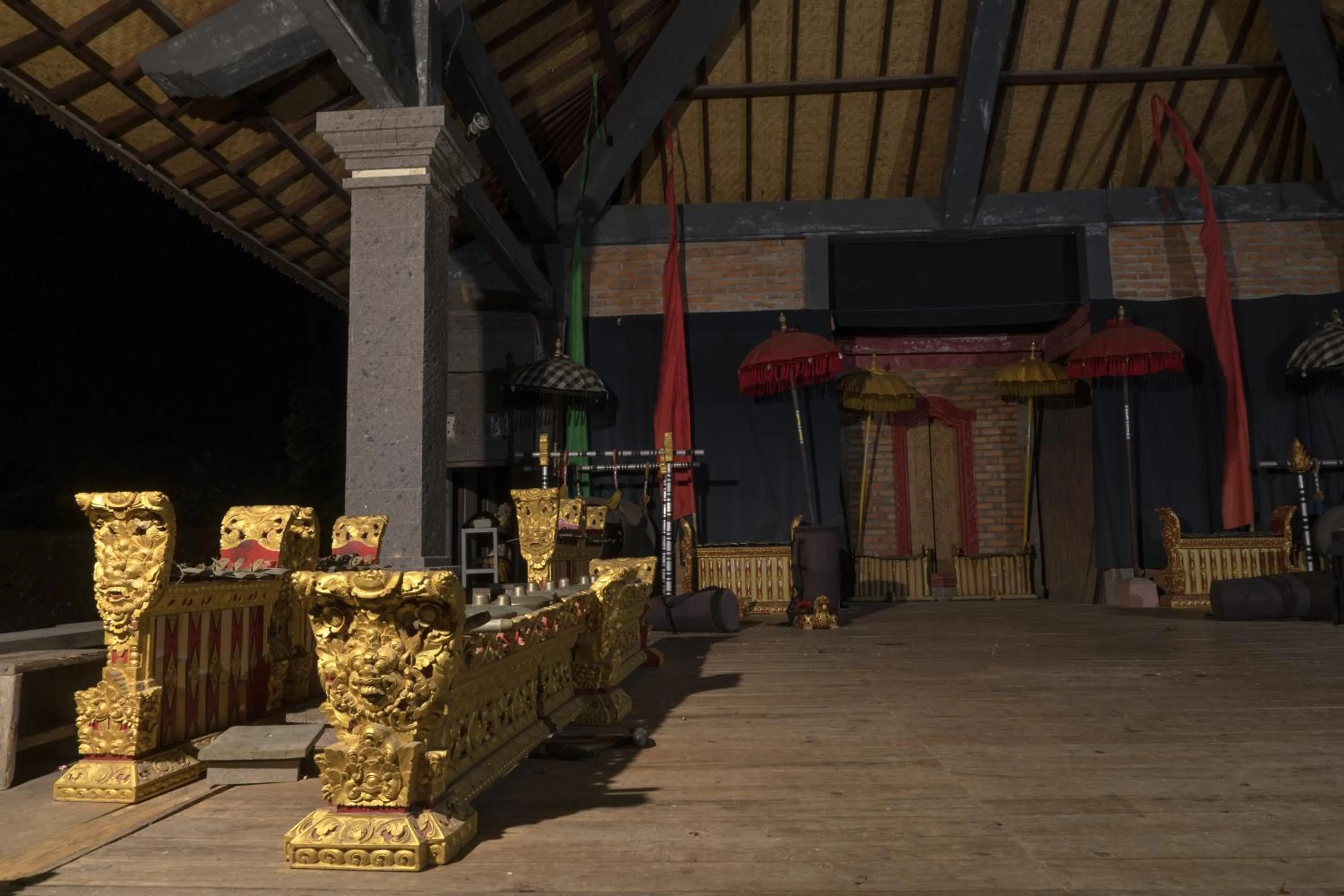 Evening entertainment in The Lumbung Jaya by Uniquecations