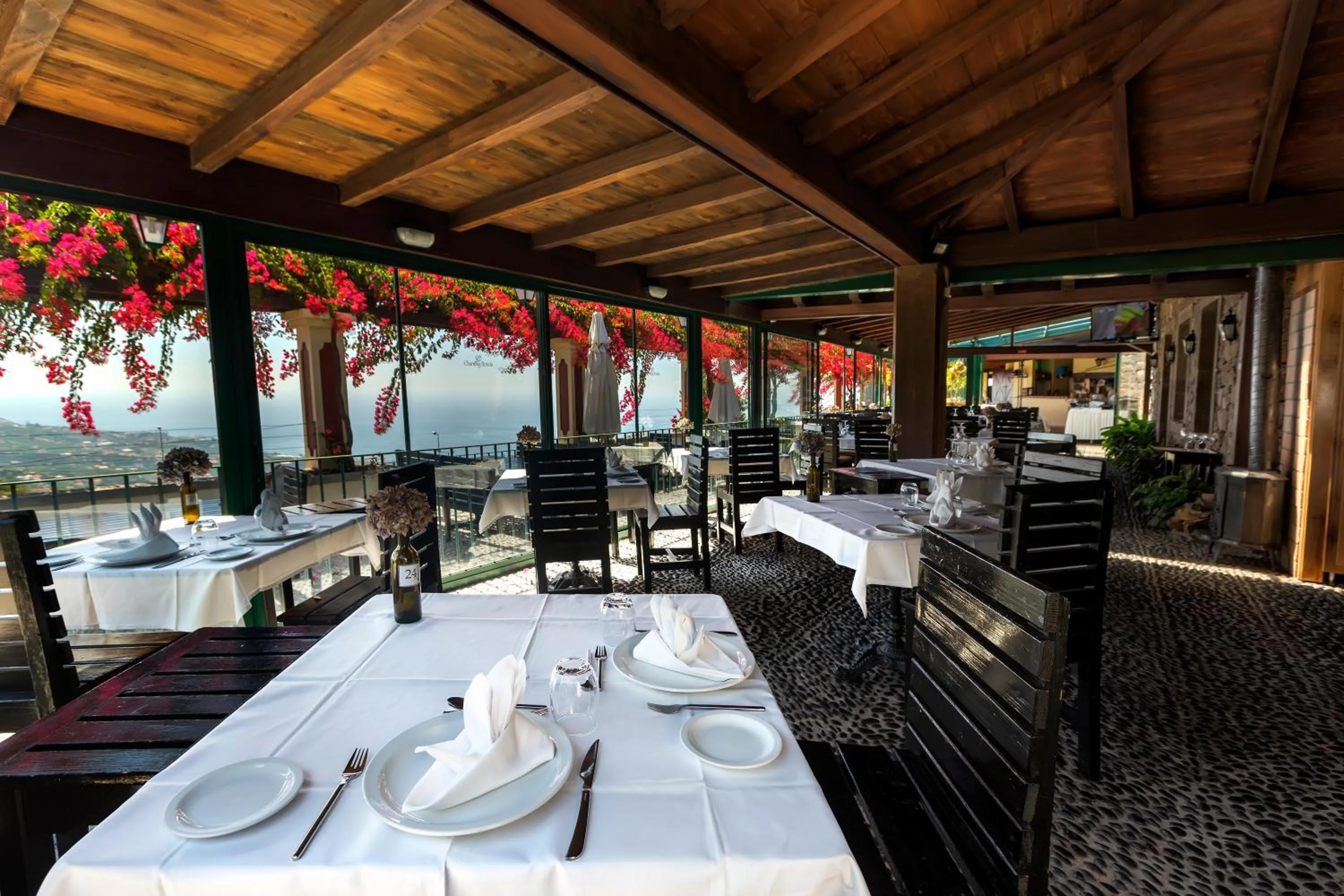 Restaurant/places to eat in Quinta do Estreito