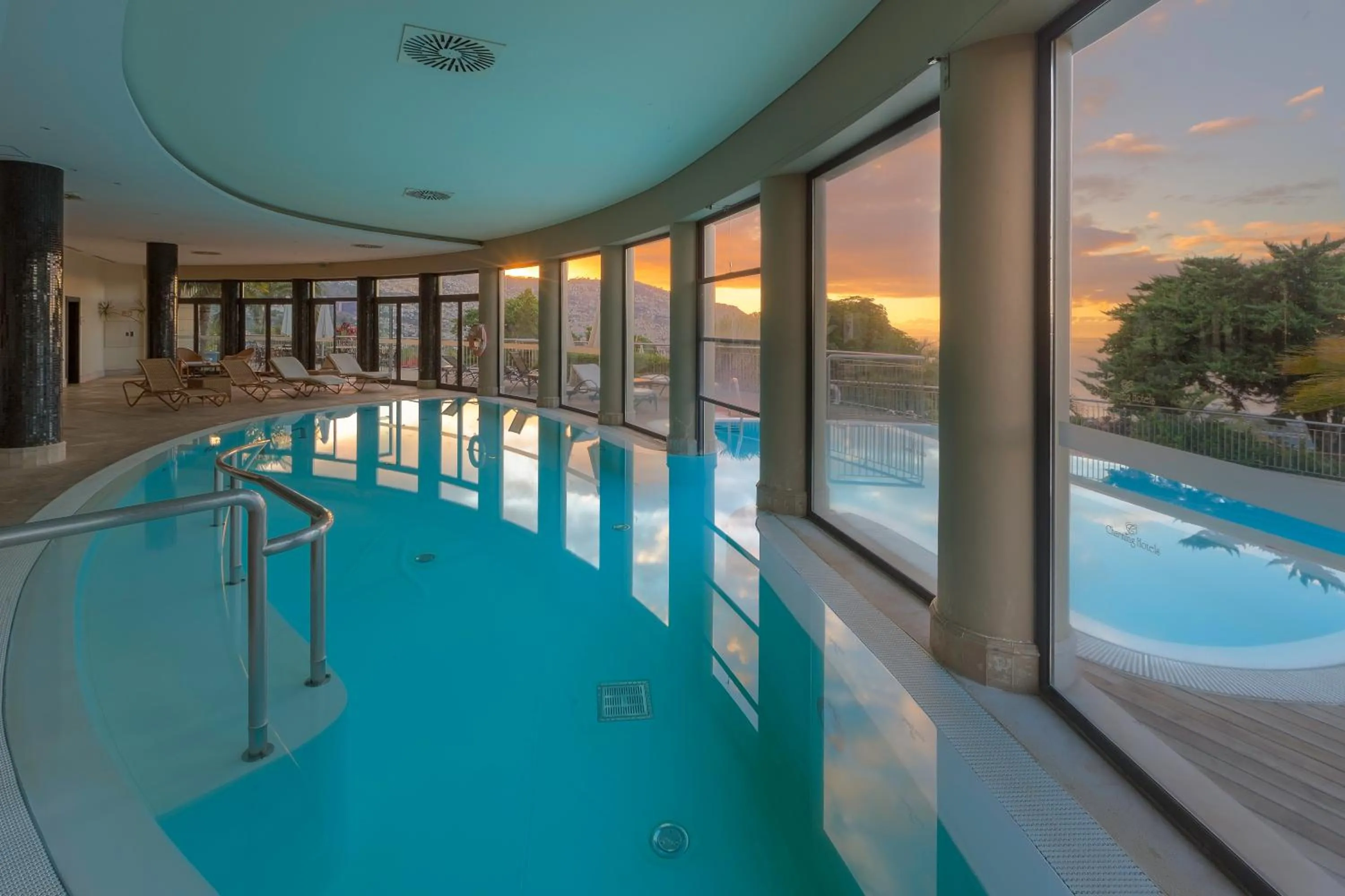 Swimming Pool in Hotel Quinta das Vistas