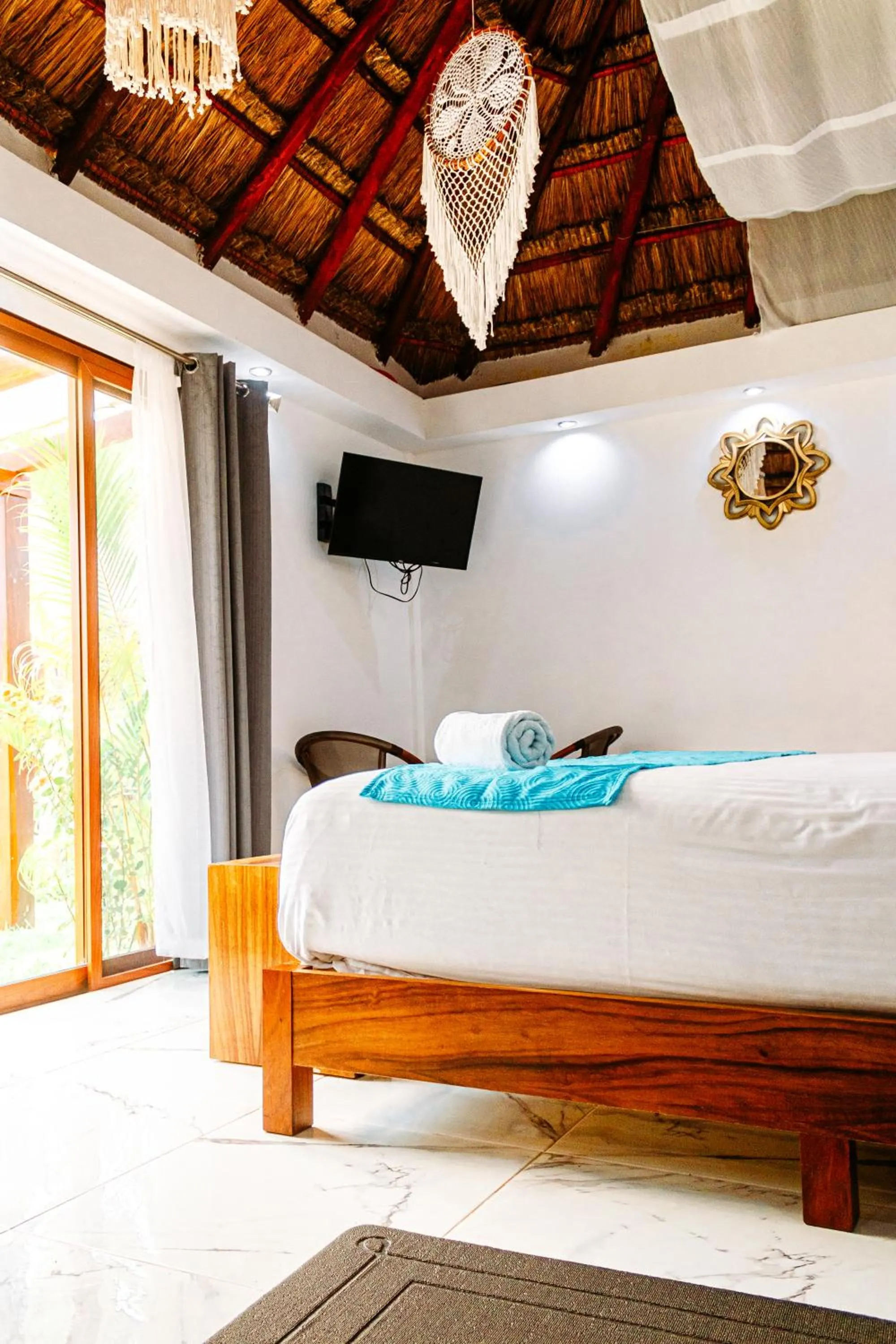 Garden view, Bed in Blue Bird