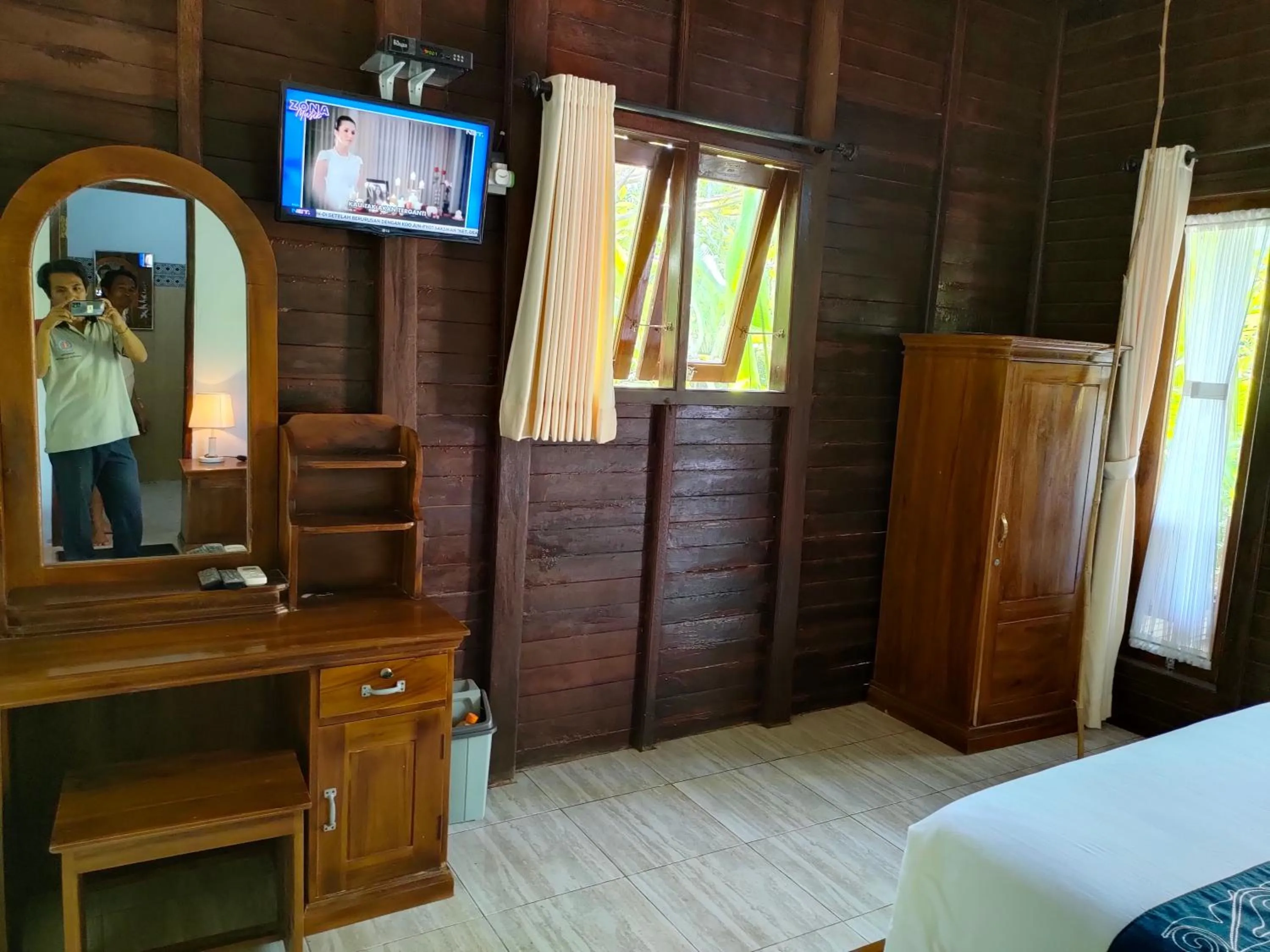 TV and multimedia, Bed in Exotic View Cottage