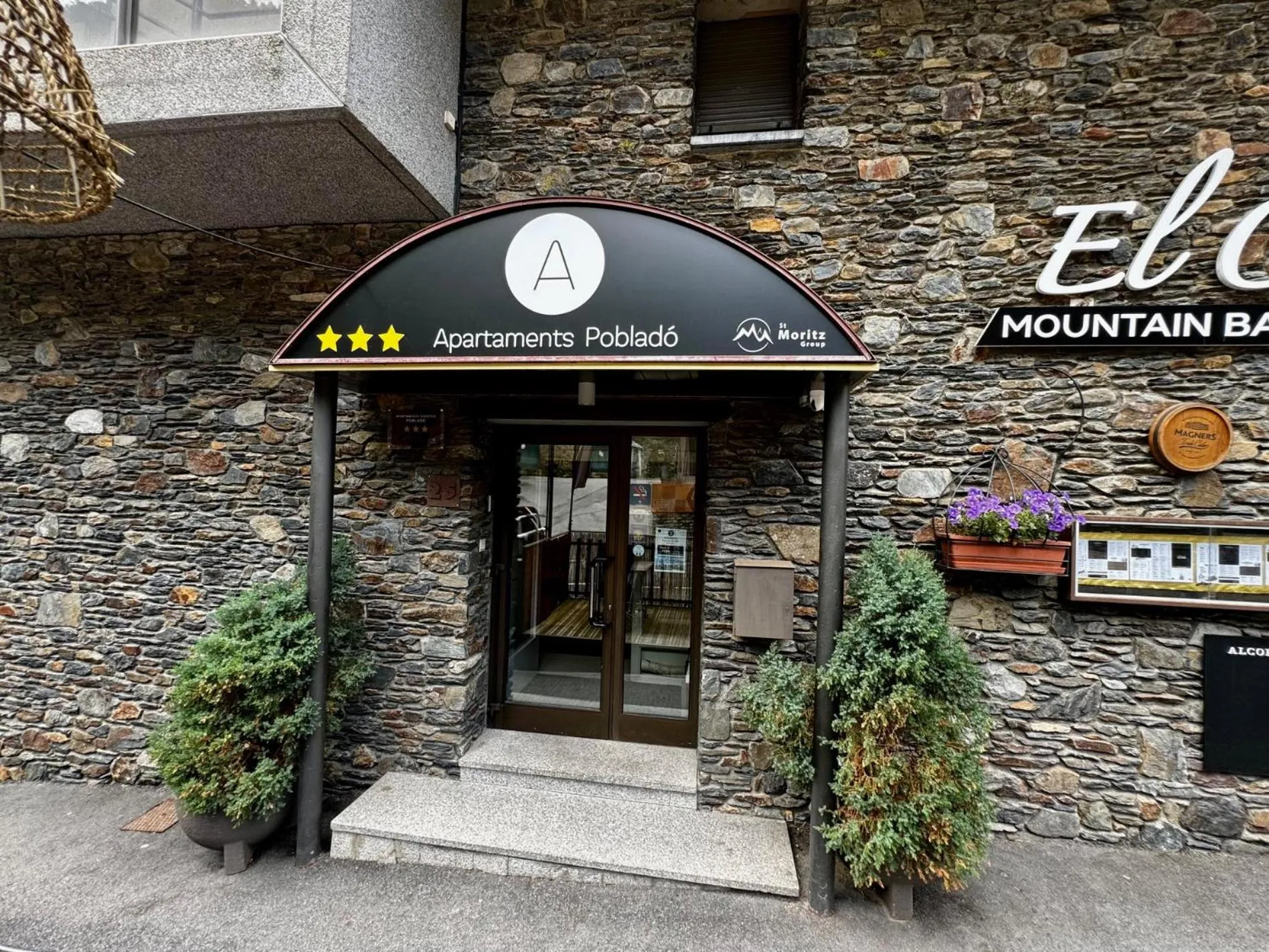 Property building in Apartamentos Turisticos Poblado