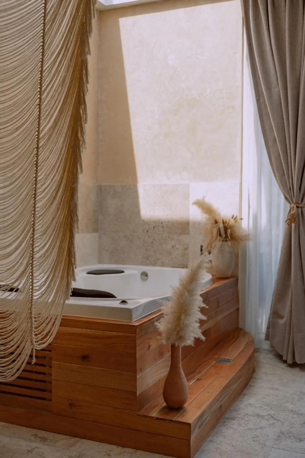 Hot Tub in Alilo by Muuk