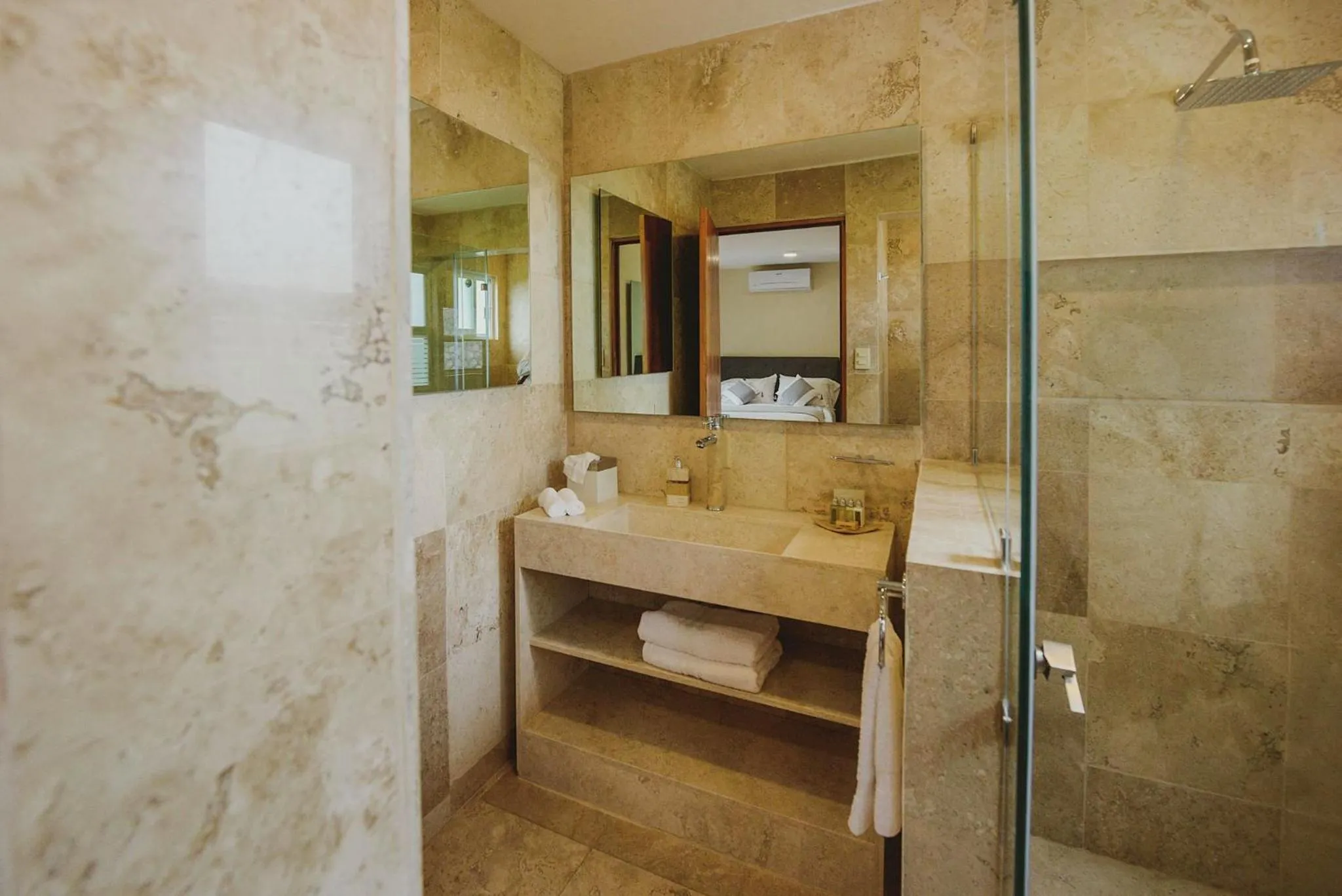 Bathroom in Alilo by Muuk