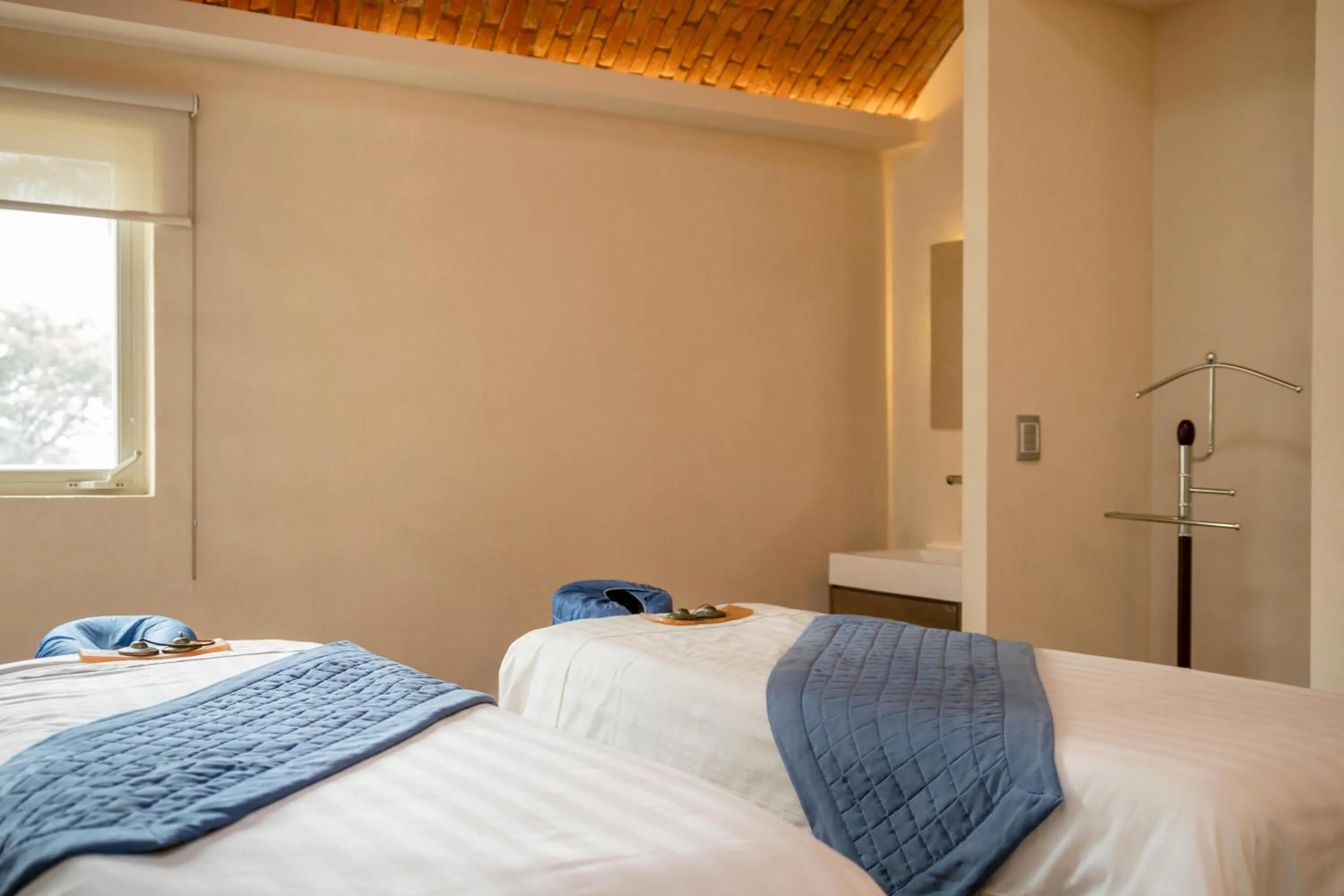 Massage, Bed in Alilo by Muuk