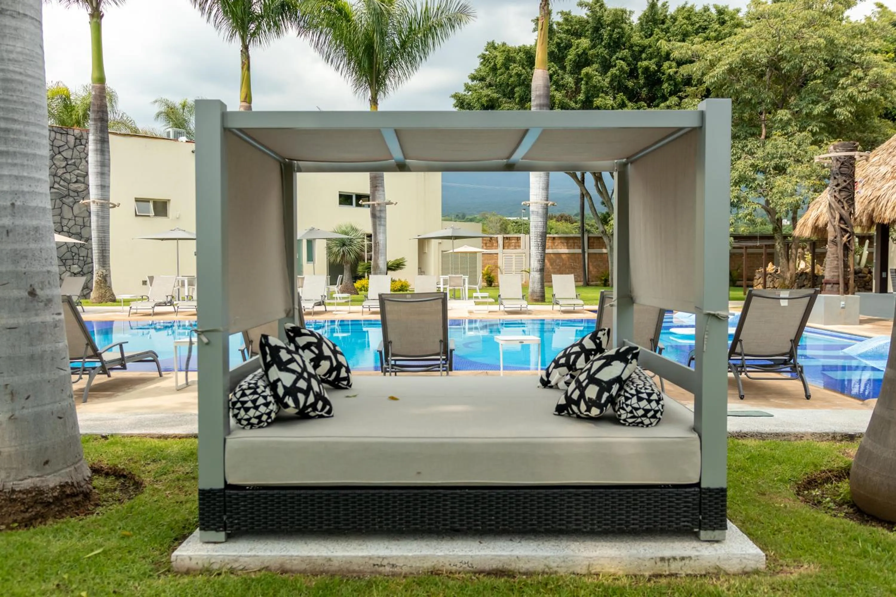 Swimming pool in Alilo by Muuk