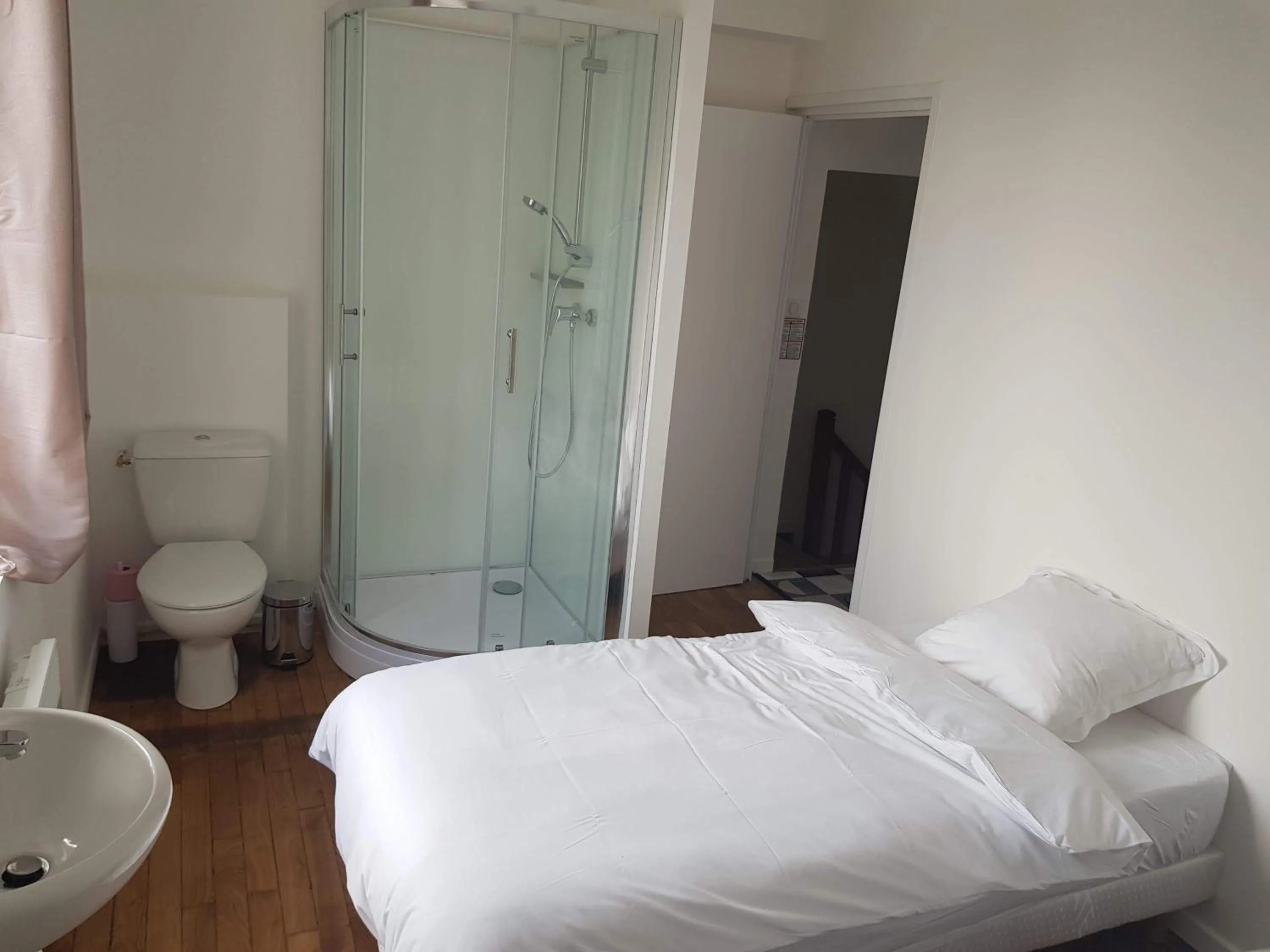 Bed in CHAMBRES / BEDROOM