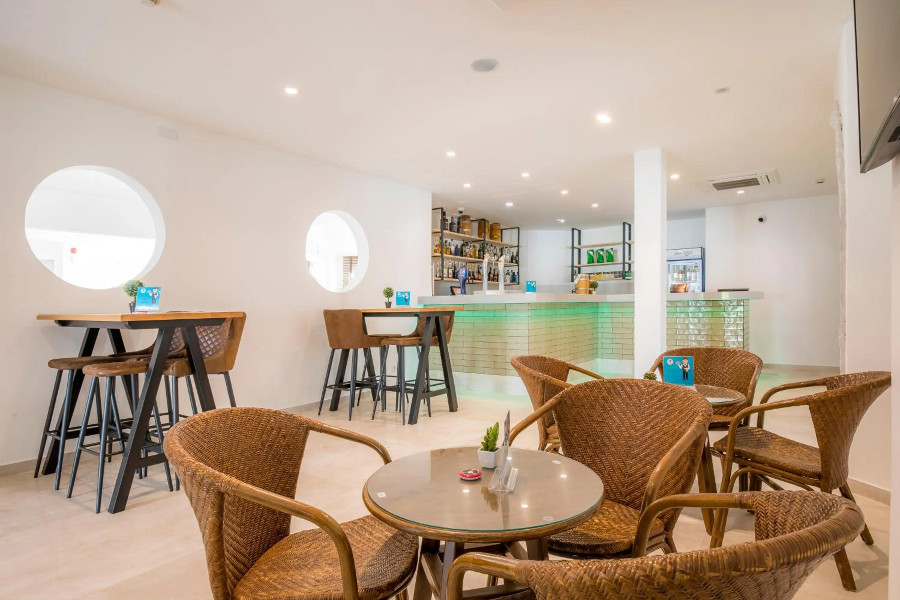 Lounge or bar in Ancora Park - Sunplace Hotels & Resorts