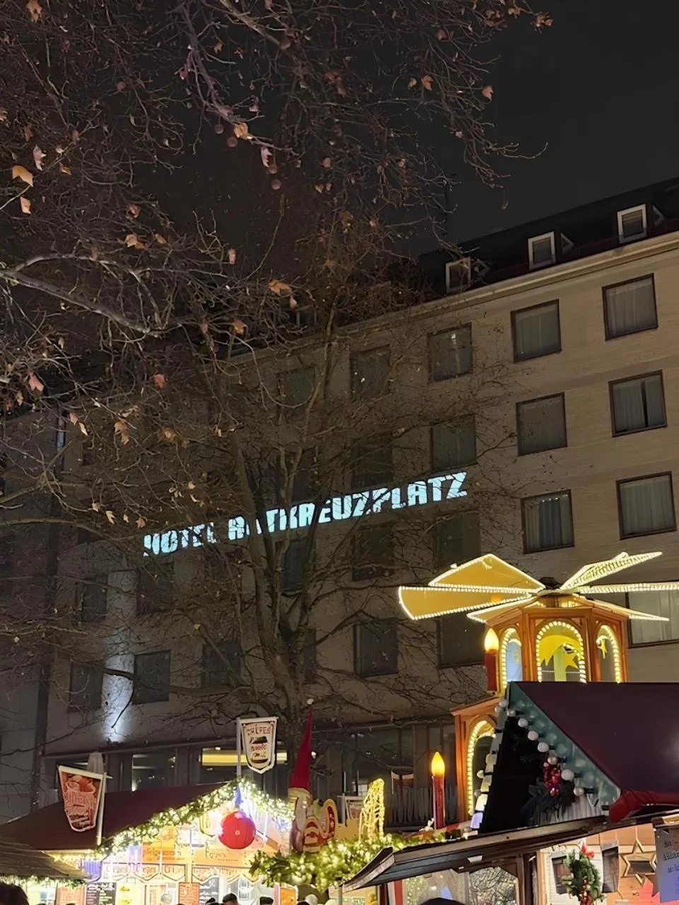 Property building in Hotel Rotkreuzplatz