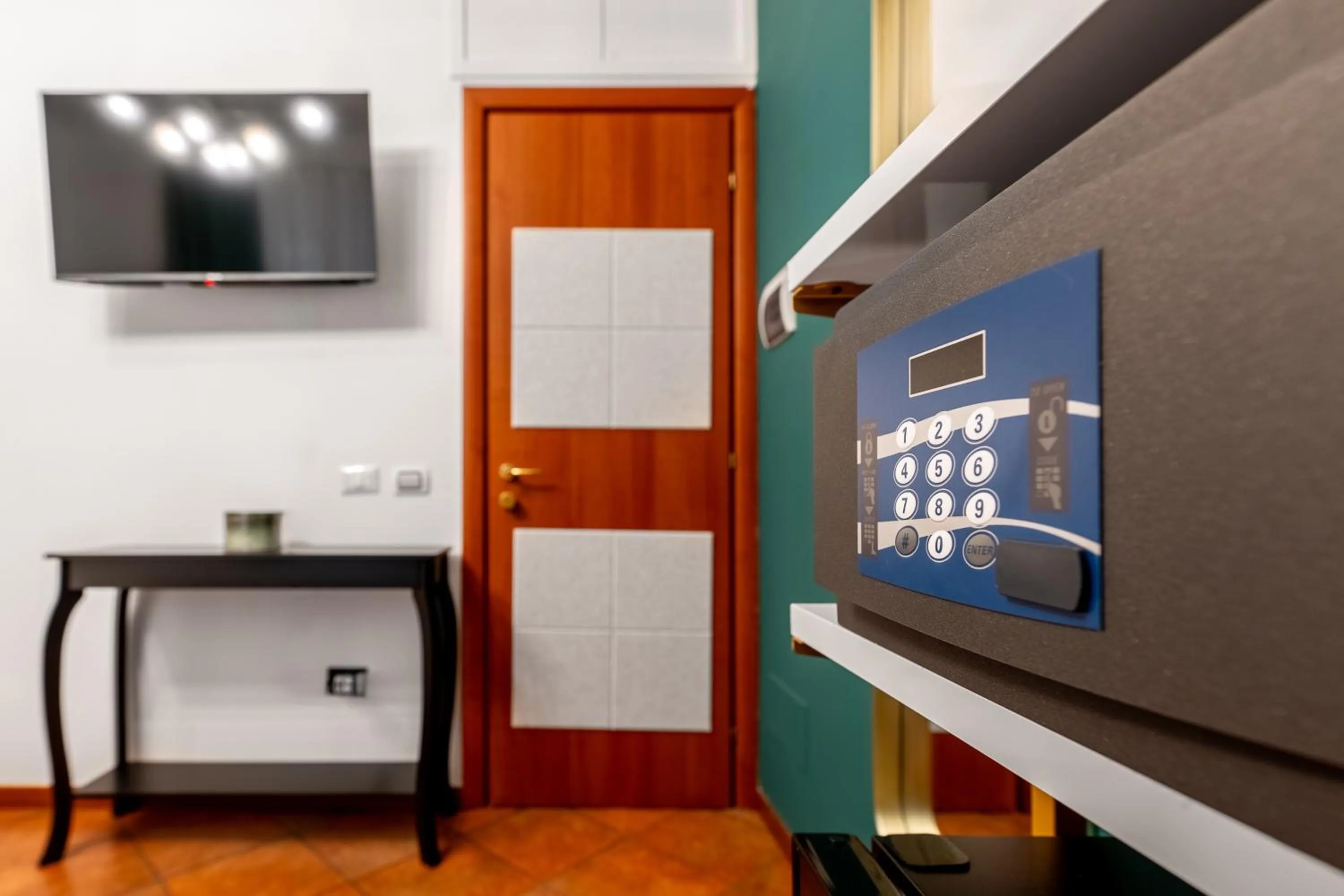 TV and multimedia in Colosseo Relais