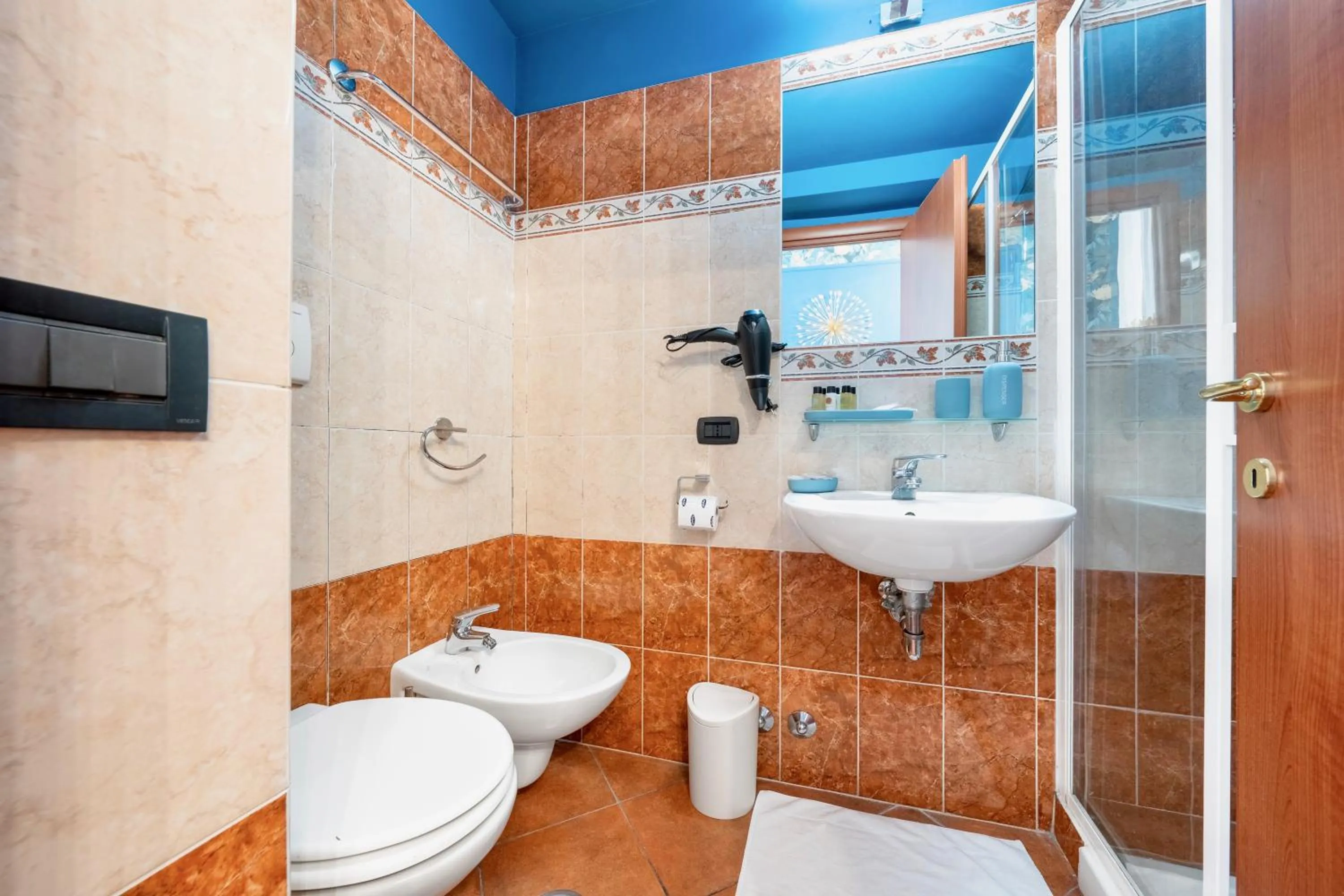 Shower in Colosseo Relais