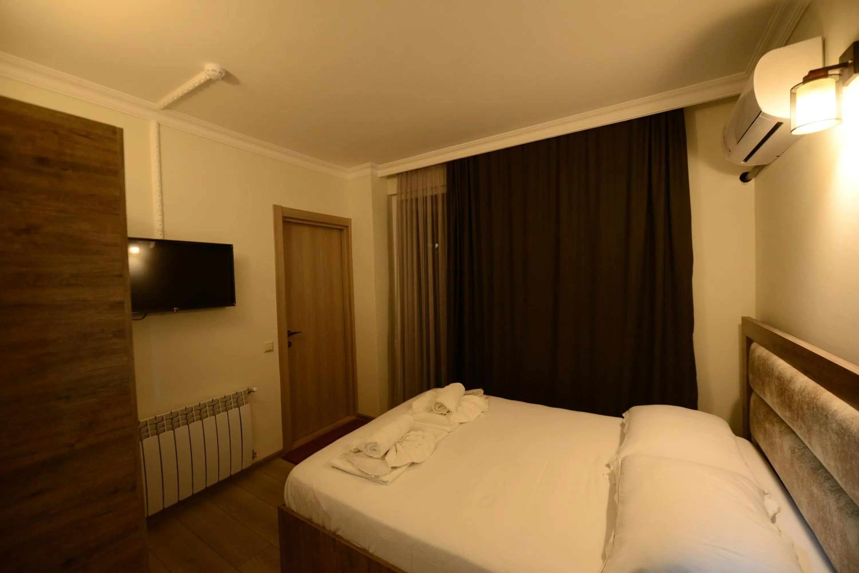 Bed in Hotel Aristocrat Batumi