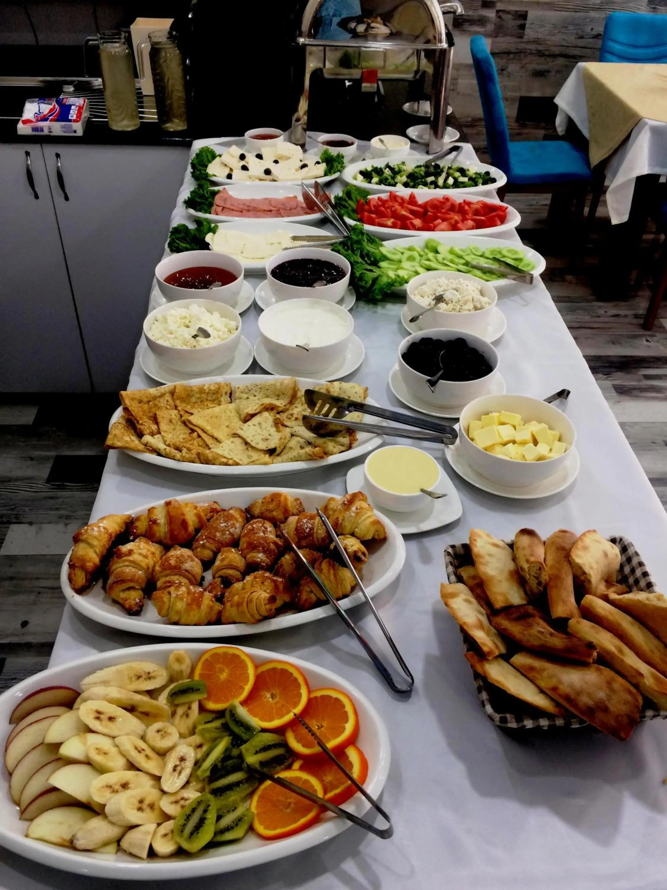 Restaurant/places to eat in Hotel Aristocrat Batumi