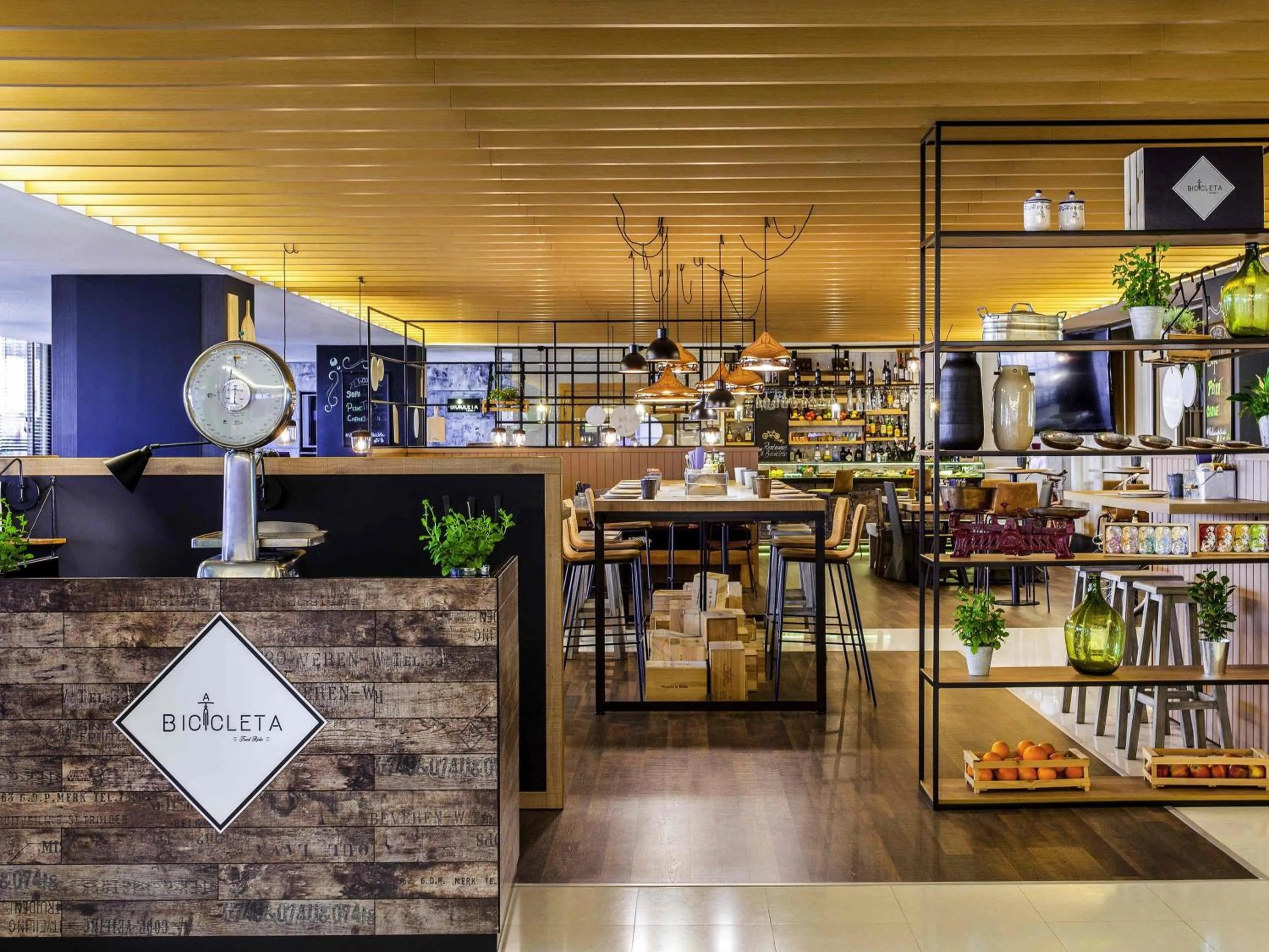 Restaurant/places to eat in Novotel Lisboa