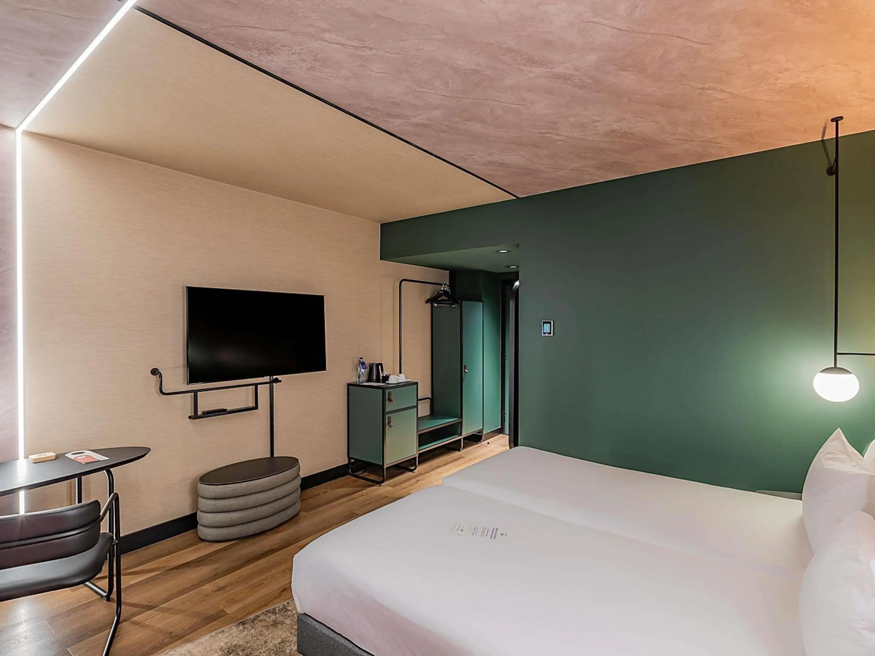 Bedroom, Bed in Novotel Lisboa