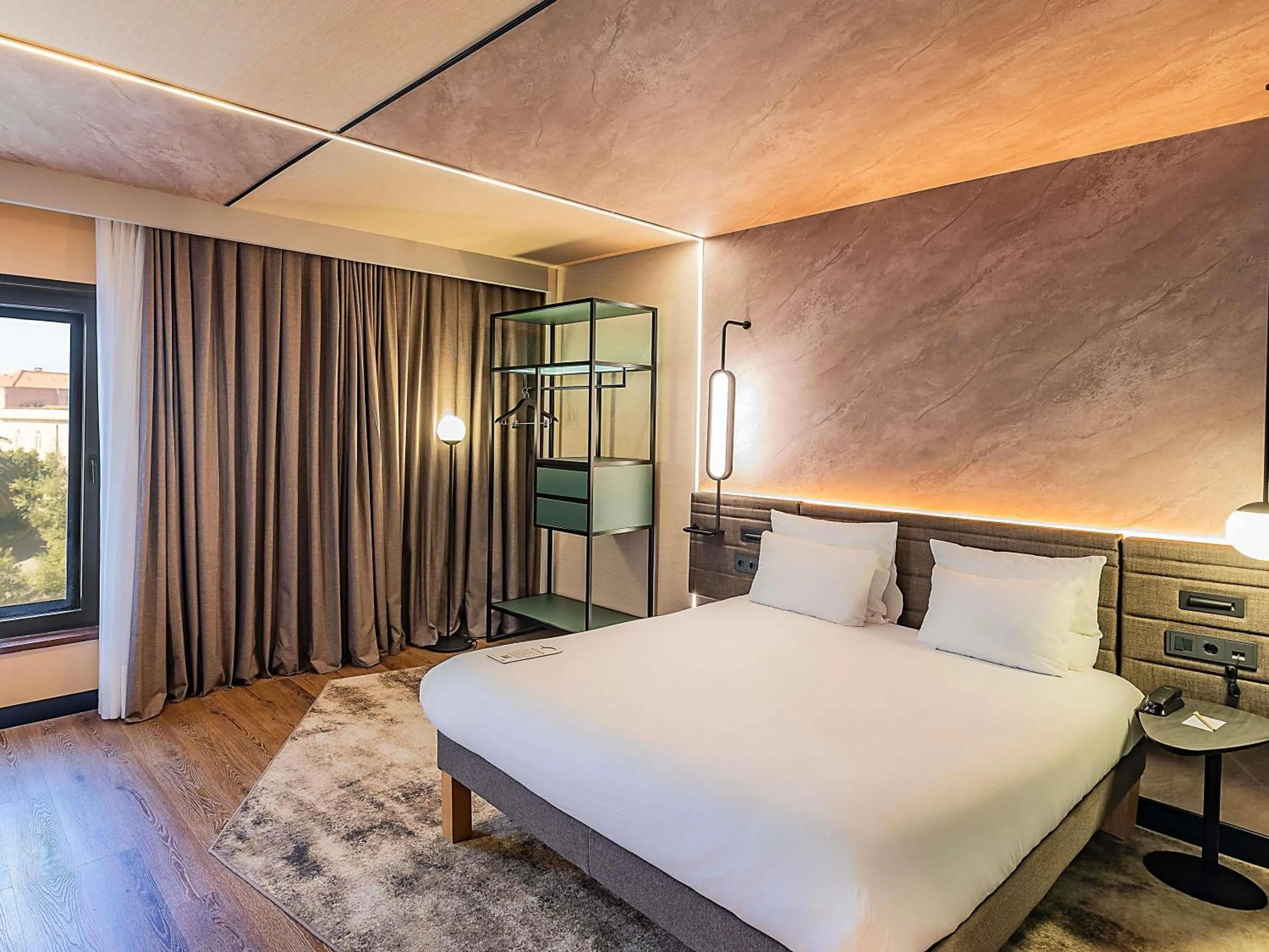 Bedroom, Bed in Novotel Lisboa