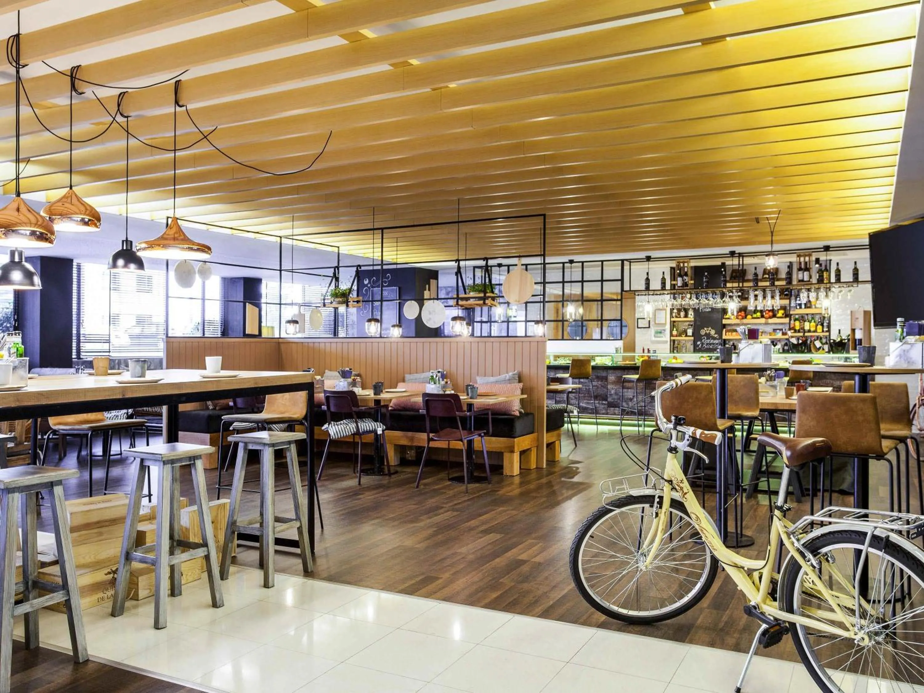 Restaurant/places to eat in Novotel Lisboa