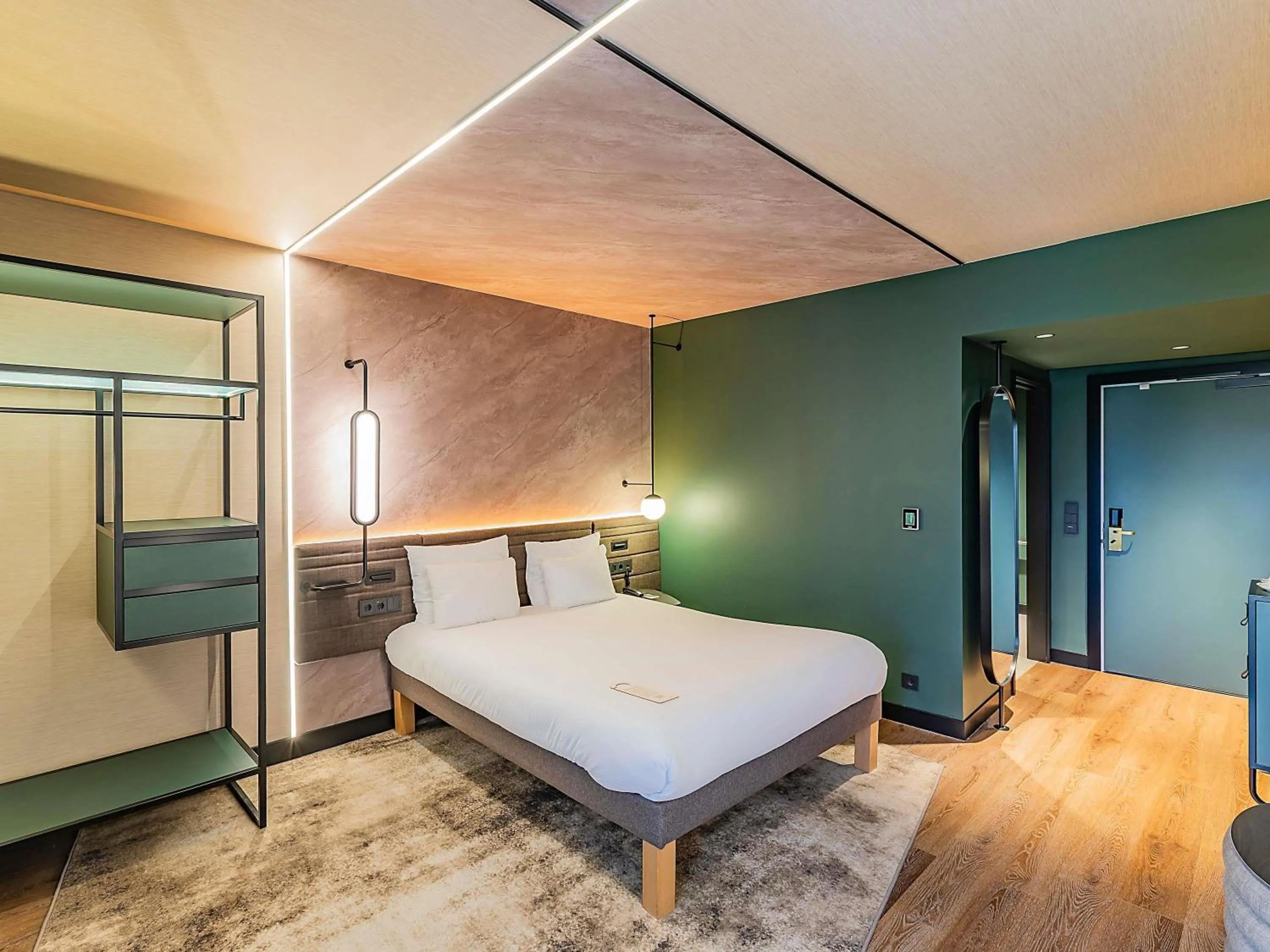 Bedroom, Bed in Novotel Lisboa